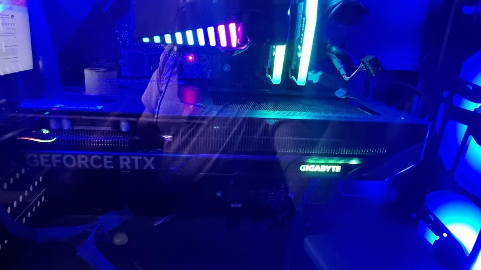 GIGABYTE GeForce RTX 5060 Gaming OC 8G Graphics Card, 8GB 128-bit GDDR7, PCIe 5.0, WINDFORCE Cooling System, Made by NVIDIA, DisplayPort & HDMI - Video Output Interface, GV-N5060GAMING OC-8GD Video Card customer photo 2