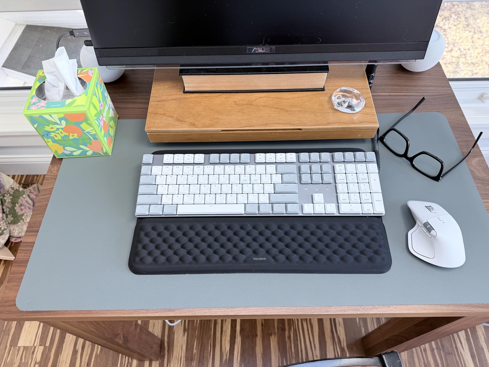Logitech MX Master 4, Ergonomic Wireless Mouse with Advanced Performance Haptic Feedback, Ultra-Fast Scrolling, USB-C Charging, Bluetooth, Windows, MacOS - Graphite customer photo 2