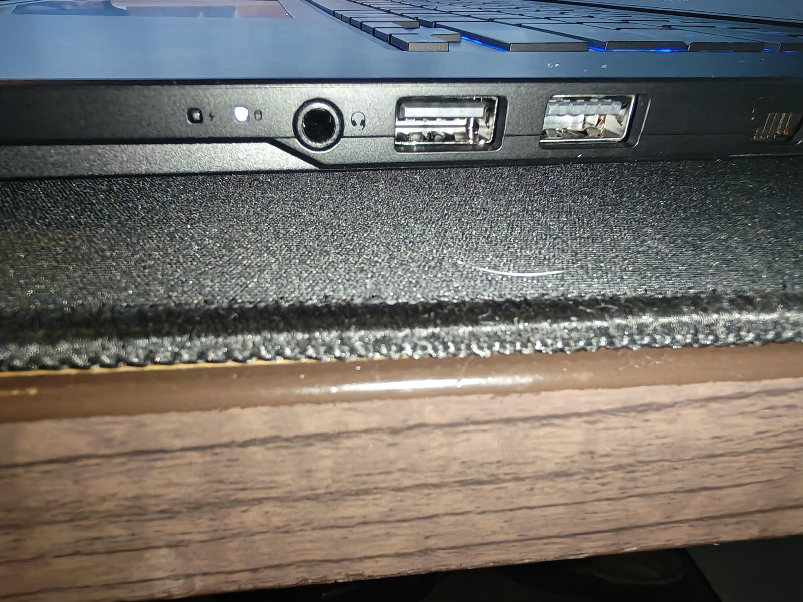 GIGABYTE AERO X16 Copilot+ PC - 165Hz 2560x1600 WQXGA - NVIDIA GeForce RTX 5060 - AMD Ryzen AI 7 350-1TB SSD with 16GB DDR5 RAM - Windows 11 Home - Space Gray customer photo 1