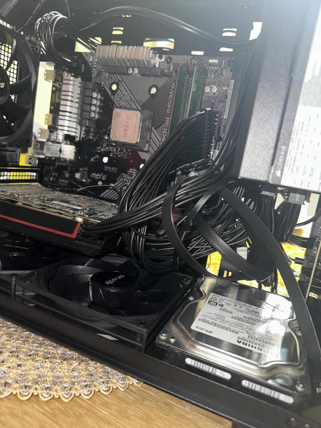 CORSAIR RM750e ATX 3.1 PCIe 5.1 Ready Fully Modular 750W Power Supply - 12V-2x6 Cable Included, Cybenetics Gold Efficiency, 105°C-Rated Capacitors, Modern Standby Mode - White customer photo 1