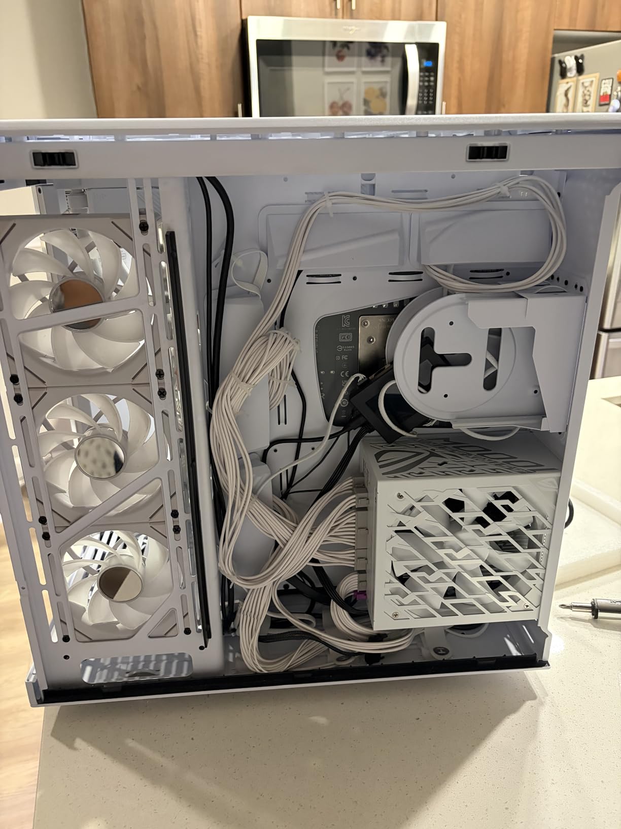 ASUS ROG Strix 1000W Platinum White Edition (Fully Modular Power Supply, 80 Plus Platinum Certified, ATX 3.1, GaN MOSFET, GPU-First Patented-Intelligent Voltage Stabilizer, 10-Year Warranty) customer photo 2