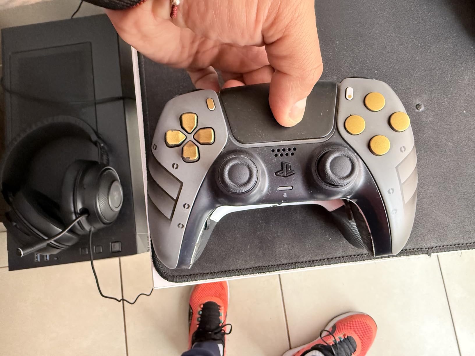 Razer Raiju V3 Pro Wireless Esports Controller - Officially Licensed for PlayStation, Lag-free Esports Grade Performance, 6 Remappable Buttons, TMR Thumbsticks, Fast Triggers, for PS5 & PC - Black customer photo 2