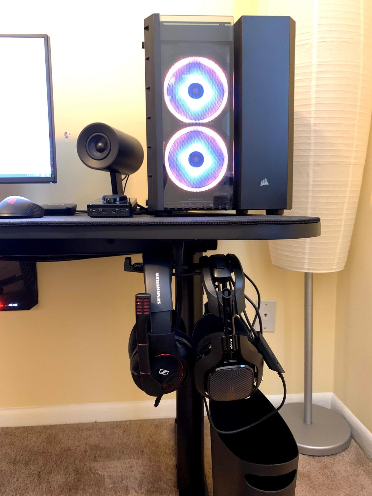 Arozzi Arena Medium Gamer Desk - 55x30