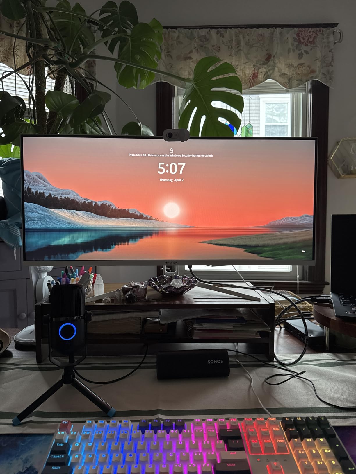 CRUA 27 Inch Gaming Monitor 360HZ, 2K QHD 2560x1440 IPS Panel White Computer Monitors with Built in Speakers, Support AMD FreeSync, 120% sRGB, Blue Light Filter, DP1.4 & HDMI2.1, Wall Mountable customer photo 2