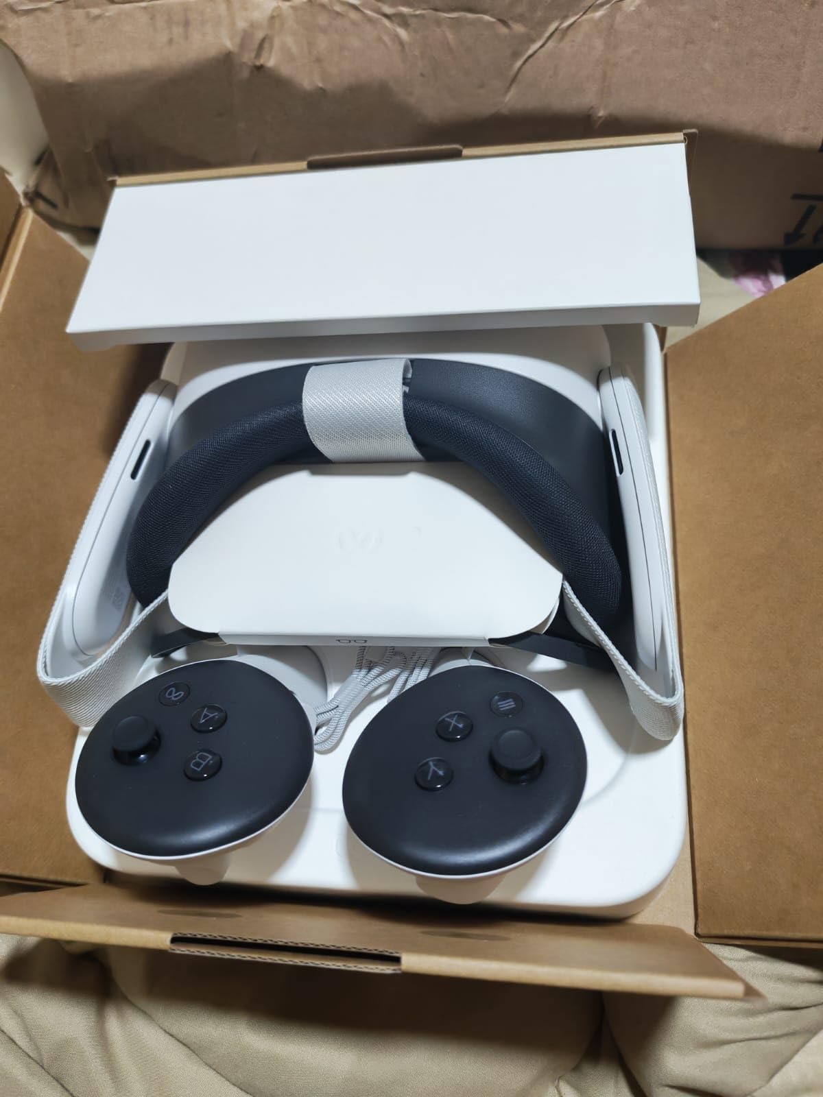 Quest 3S 256GB | VR Without Wires - Gorilla Tag Cardboard Monkenaut Bundle - Amazon Exclusive - Access to 40+ Games with a 3-Month Trial of Meta Horizon+ Included customer photo 1