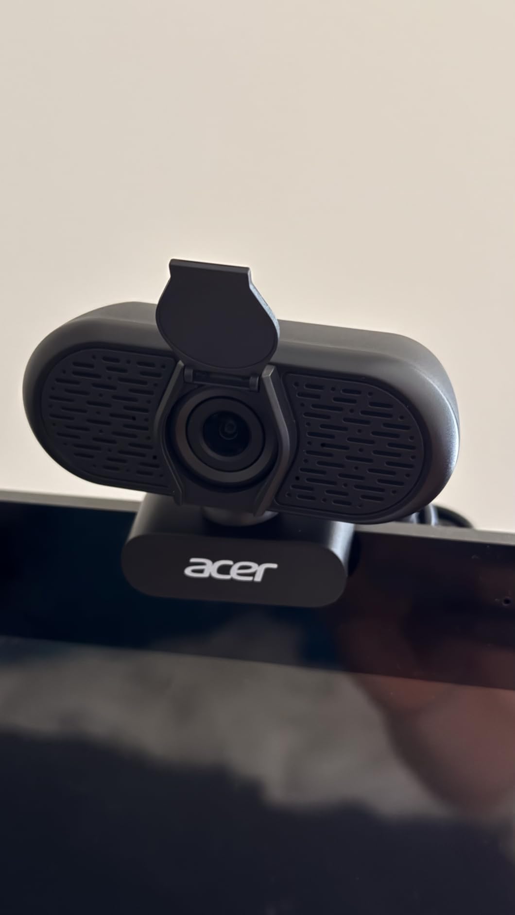 Acer 1080p Webcam USB Plug and Play Webcam for PC with Noise Cancellation Microphones Computer Camera for Desktop Streaming Gaming Online Meeting Wide Angle Privacy Cover A-to-C Adapter Easy Setup customer photo 2
