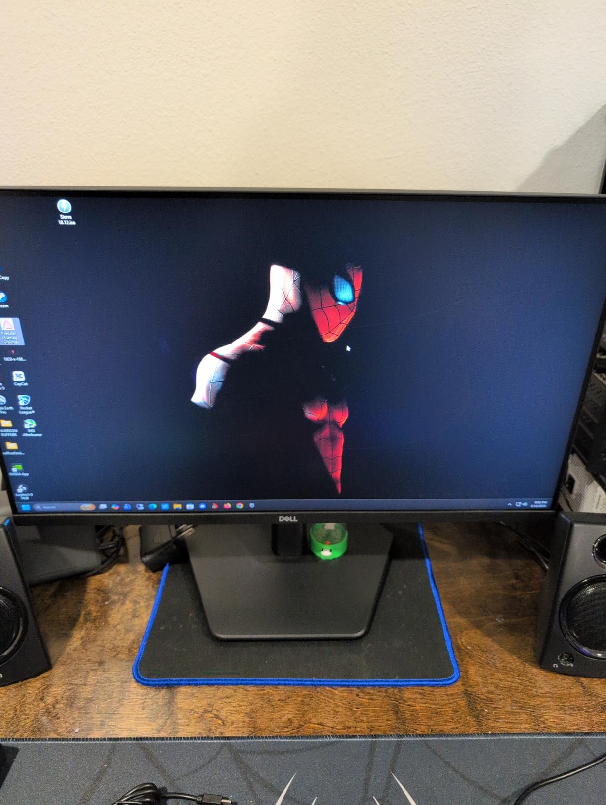 Dell 24 240Hz Gaming Monitor - SE2426HG - 23.8-inch FHD (1920x1080) 240Hz Display, in-Plane Switching (IPS) Technology, AMD FreeSync™ Premium, TÜV 3-Star, 2X HDMI, DisplayPort 1.4, Tilt customer photo 1