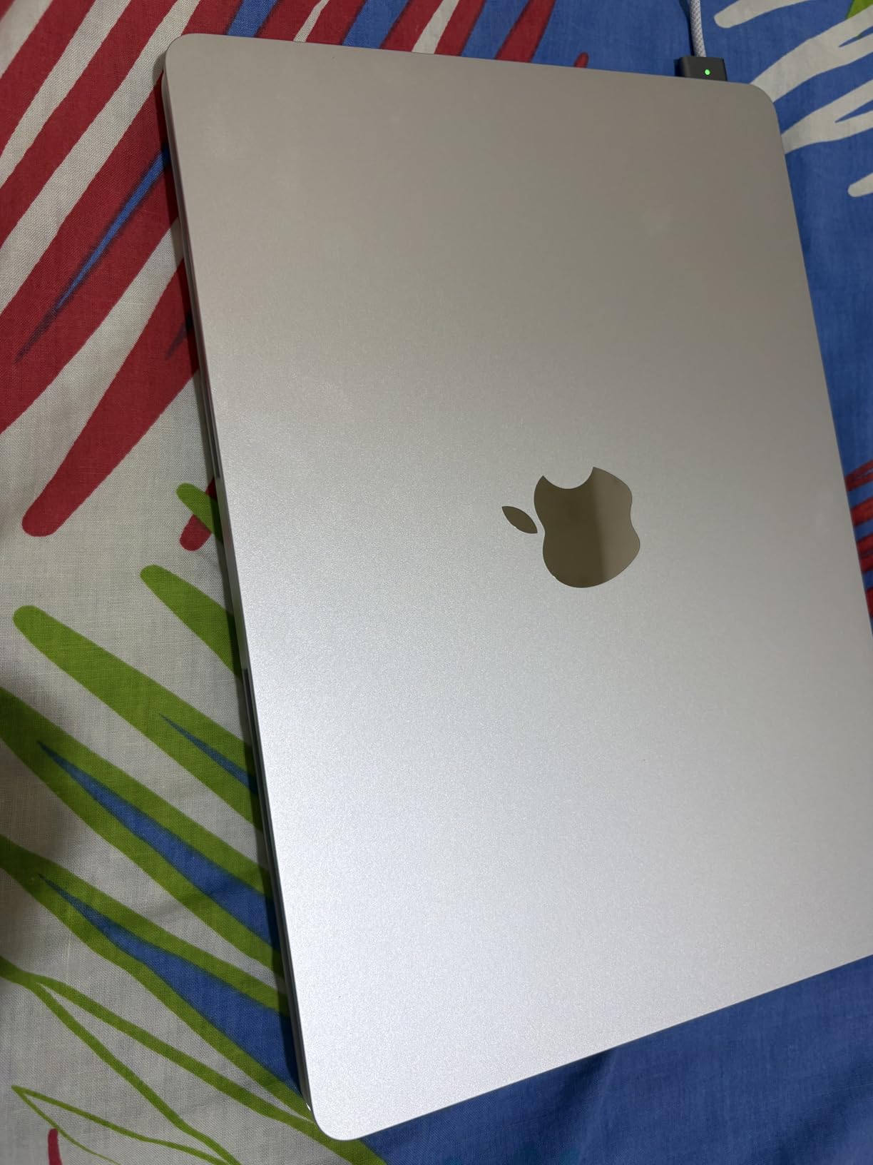 2026 MacBook Air 13-inch Laptop with M5 chip: Built for AI, 13.6-inch Liquid Retina Display, 16GB Unified Memory, 512GB SSD, 12MP Center Stage Camera, Touch ID, Wi-Fi 7; Midnight customer photo 2