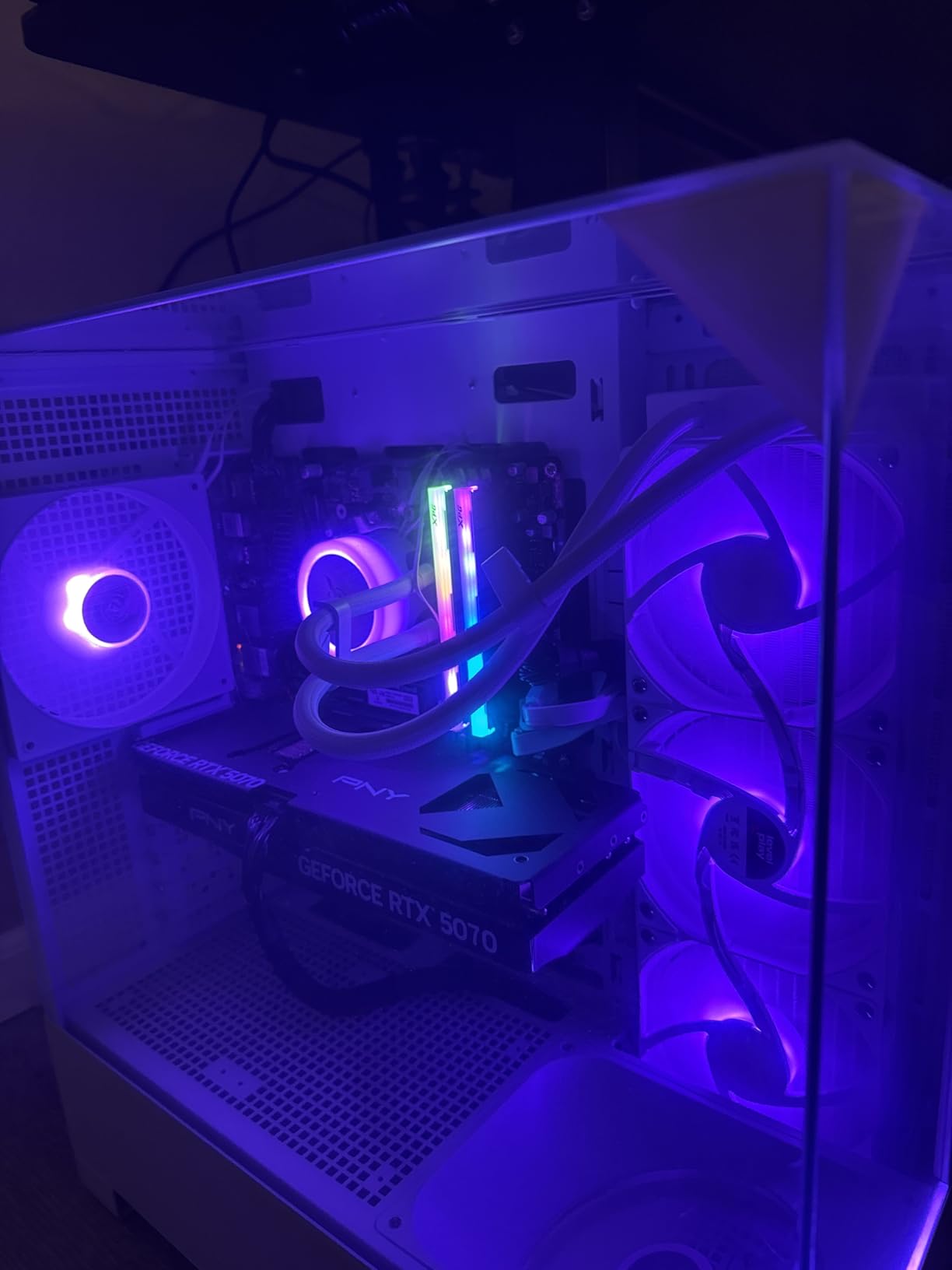 Skytech Gaming King 95 Desktop PC, AMD Ryzen 7 7800X3D 4.2GHz, AMD RX 9070 XT 16GB VRAM, 1TB Gen4 NVMe SSD, 24GB DDR5 RAM 6000, 850W Gold ATX 3 PSU, 360 ARGB AIO, Wi-Fi, Windows 11 customer photo 1