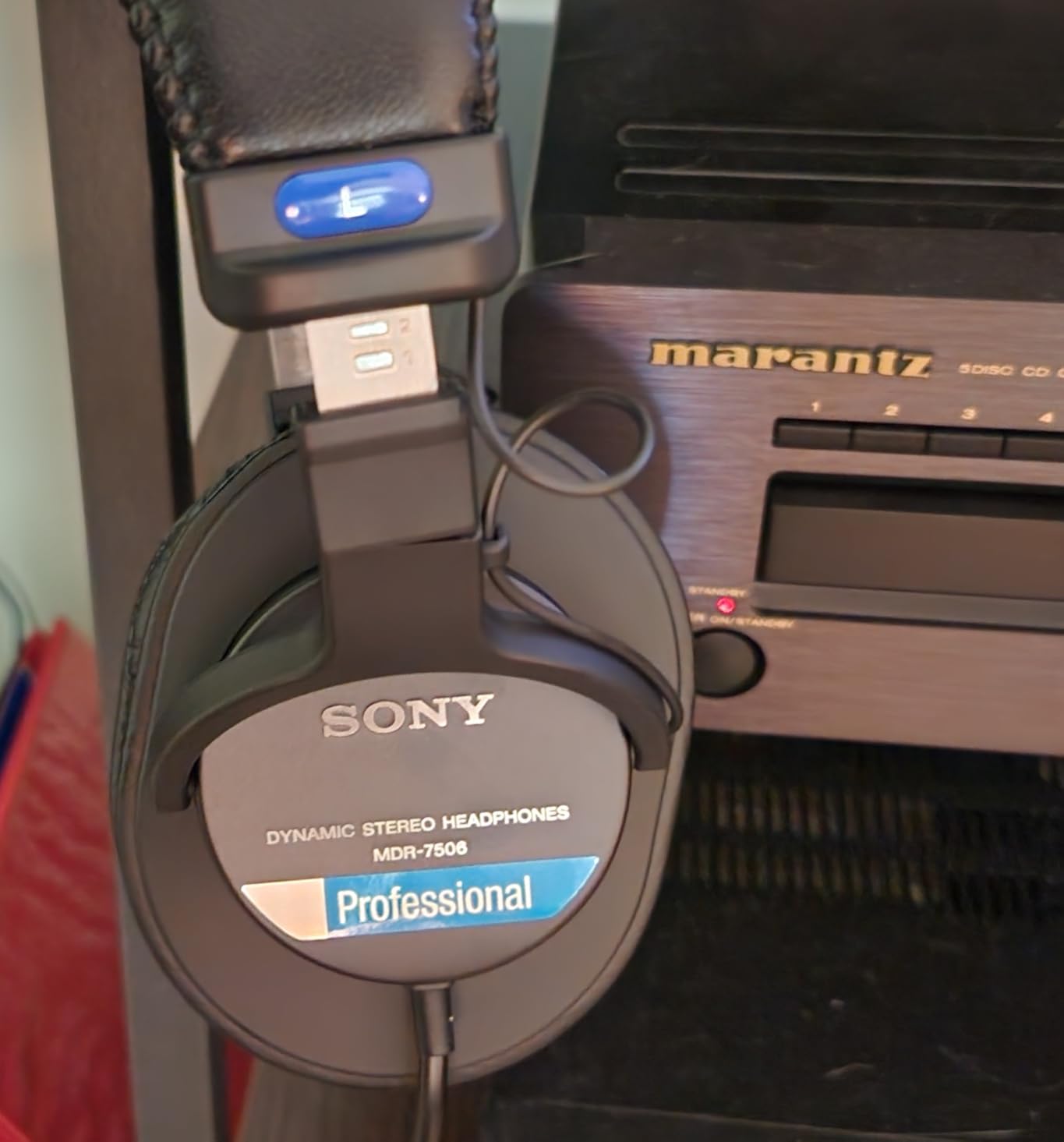 Sony MDR7506 Professional Large Diaphragm Headphone - 40mm drivers with closed-back design for recording, mixing and monitoring customer photo 1