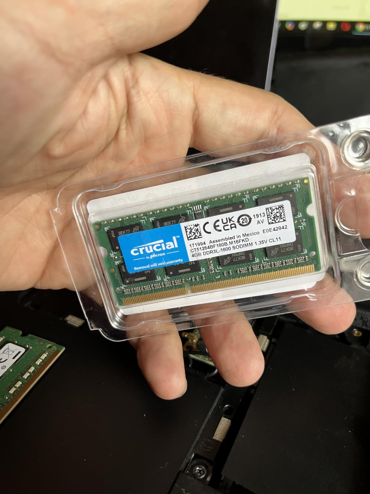 Crucial 4GB Single DDR3/DDR3L 1600 MT/S (PC3-12800) Unbuffered SODIMM 204-Pin Memory - CT51264BF160B customer photo 1