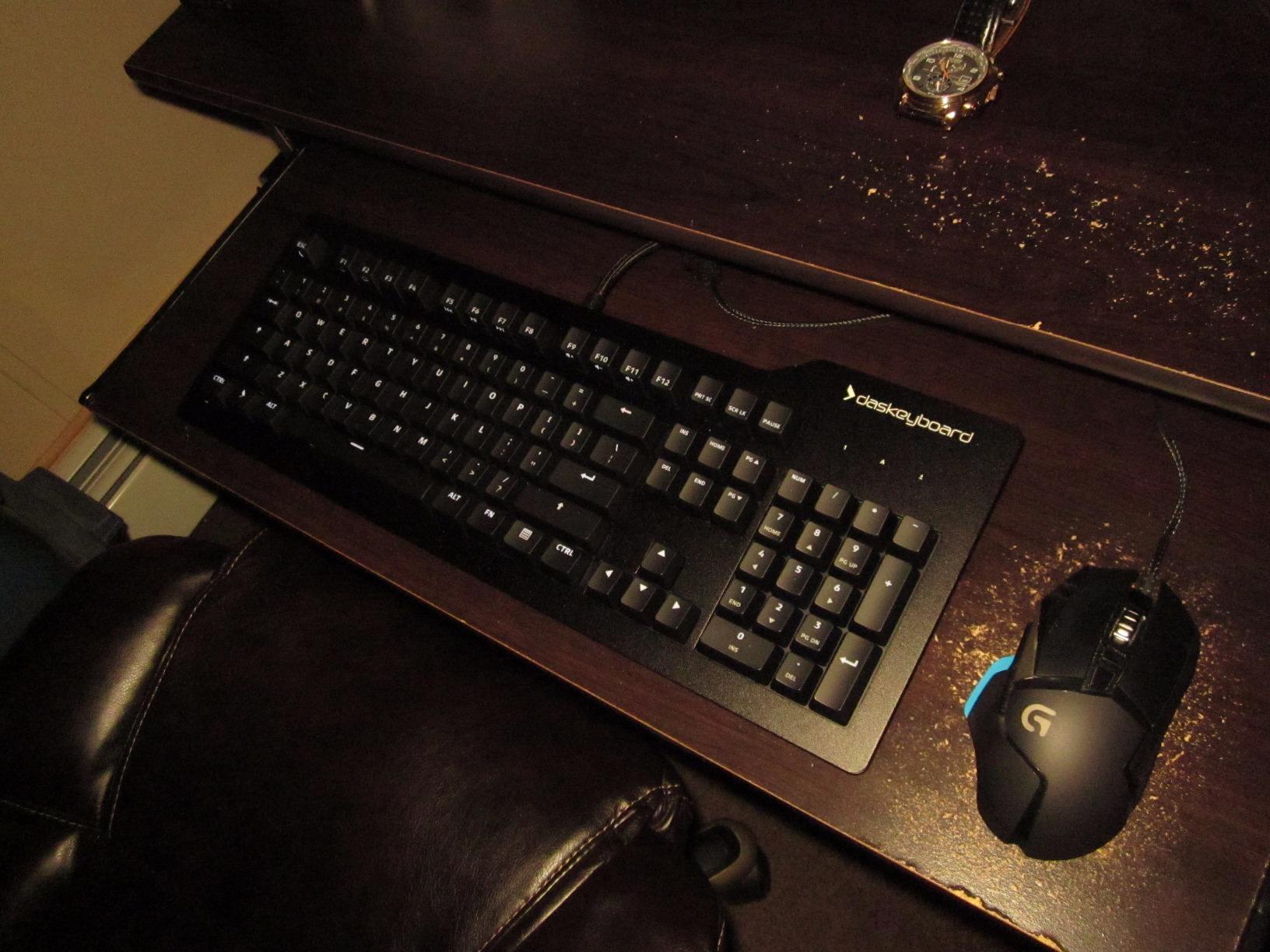 Das Keyboard Prime 13 Backlit Wired Mechanical Keyboard, Cherry MX Brown Mechanical Switches, Clean White LED Backlit Keys, USB Pass-Through, Aluminum Top Panel (104 Keys, Black) customer photo 2