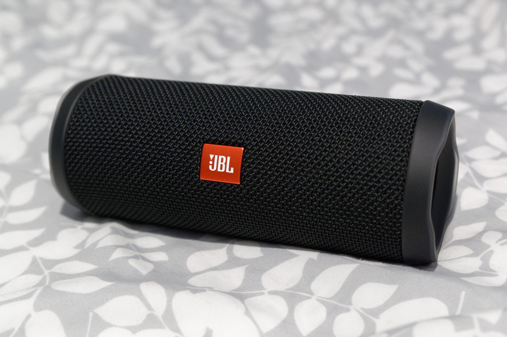JBL Flip 4 Waterproof Portable Bluetooth Speaker - Red, 12 Hours of Playtime, IPX7 Waterproof customer photo 2