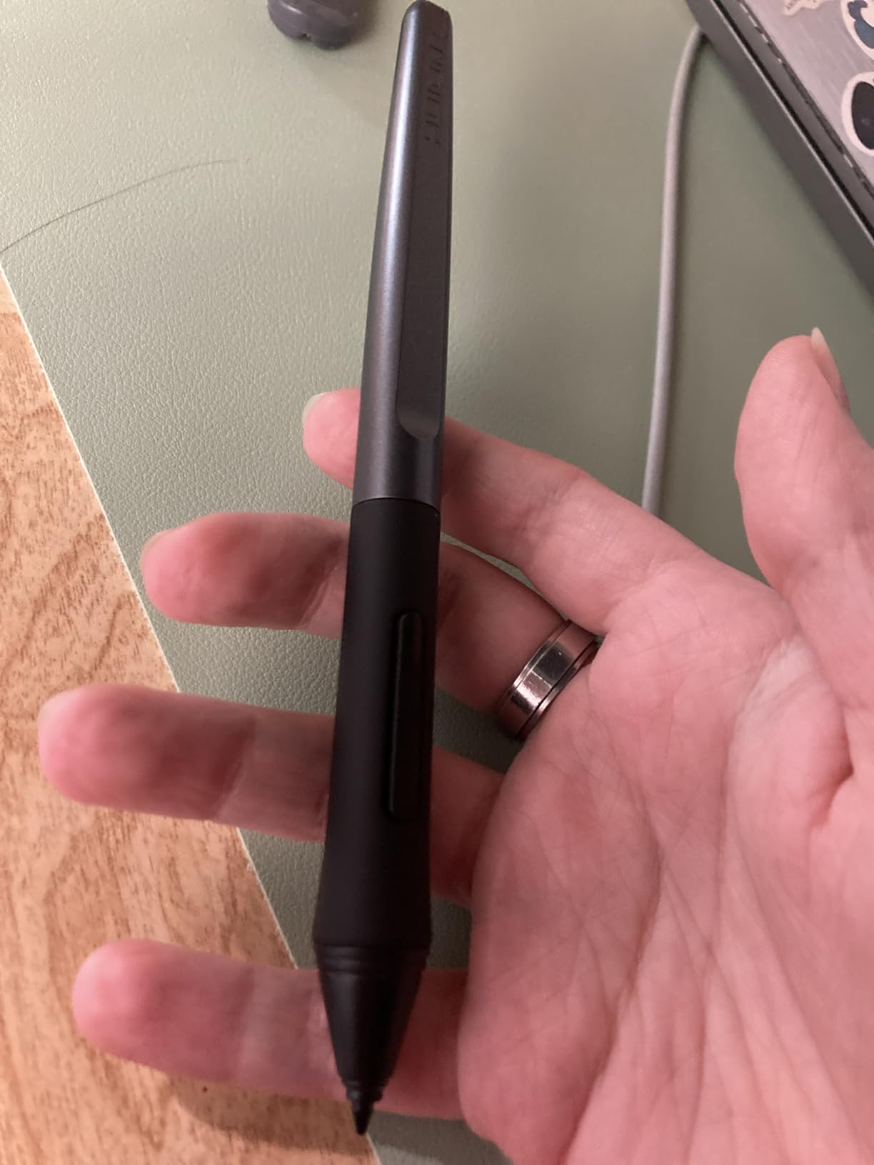 HUION PW100 Battery-Free Stylus | Work with HUION Inspiroy H640P H950P H1060P H610Pro V2 HS610 HS64 H420X H580X H610X customer photo 1