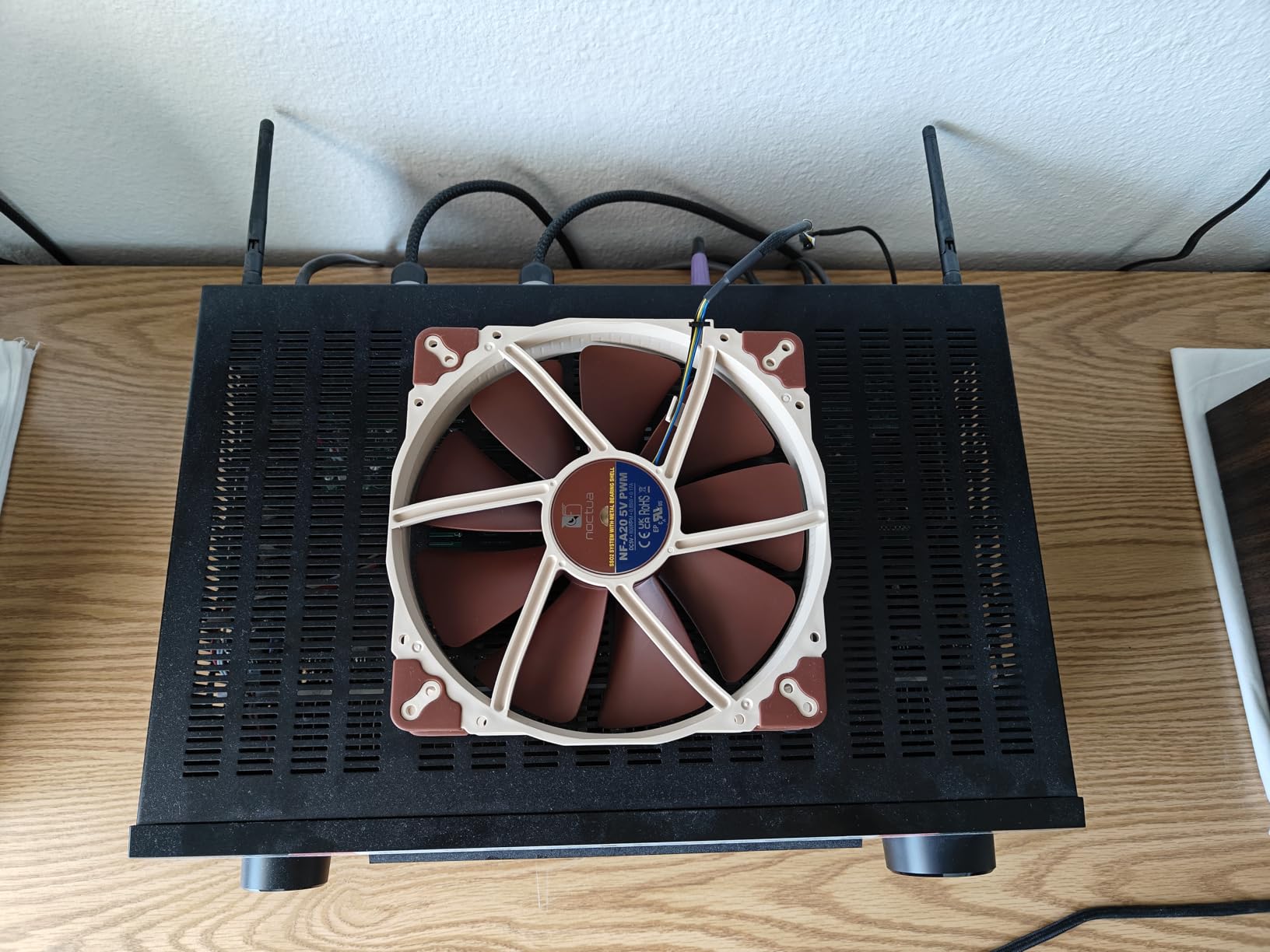 Noctua NF-A20 5V PWM, Premium Quiet Fan with USB Power Adaptor Cable, 4-Pin, 5V Version (200x30mm, Brown) customer photo 1