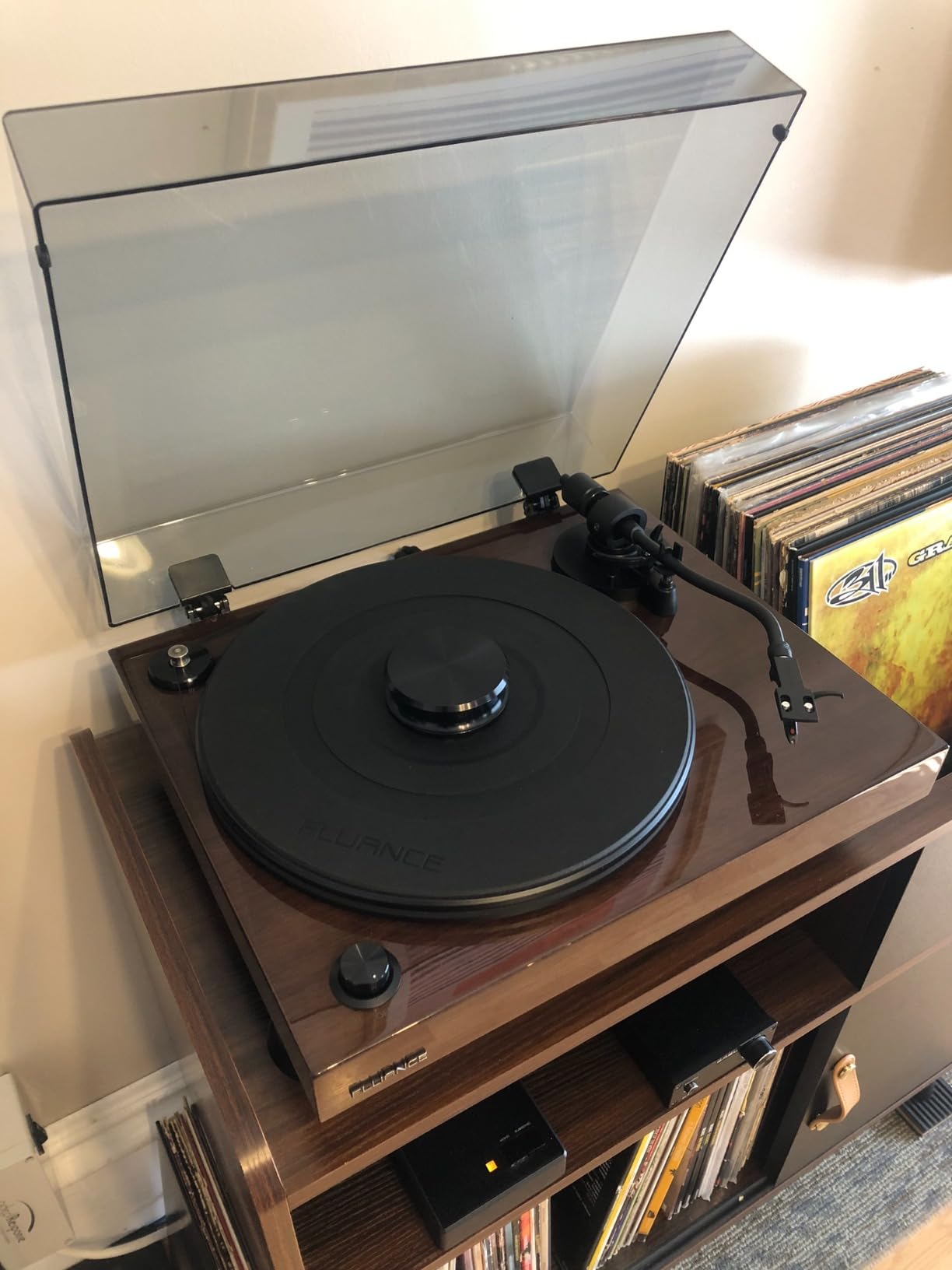 Fluance RT82 Reference High Fidelity Vinyl Turntable Record Player with Ortofon OM10 Cartridge, Speed Control Motor, High Mass MDF Wood Plinth, Vibration Isolation Feet - Piano Black customer photo 1