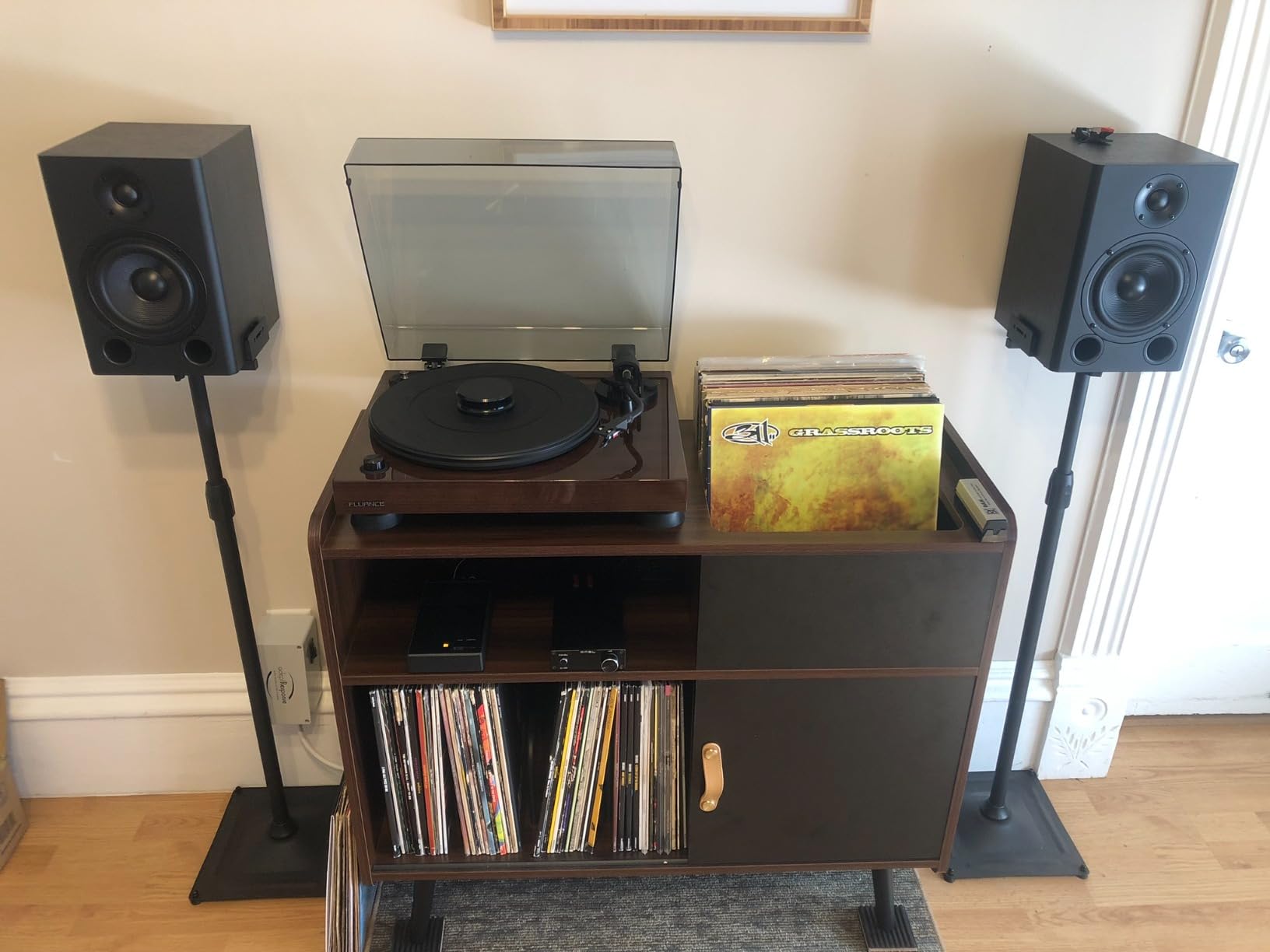 Fluance RT82 Reference High Fidelity Vinyl Turntable Record Player with Ortofon OM10 Cartridge, Speed Control Motor, High Mass MDF Wood Plinth, Vibration Isolation Feet - Piano Black customer photo 2