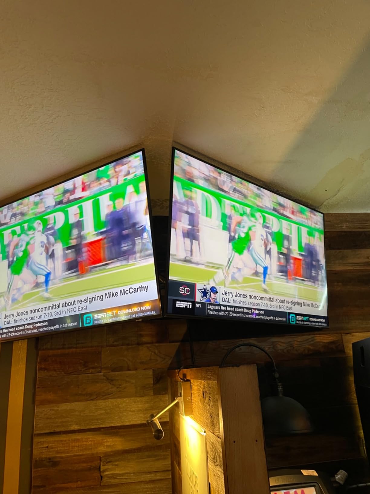 J-Tech Digital HDMI Splitter 1 in 2 Out 4K 60Hz Multi-Resolution Output (MRO) HDMI 2.0 Splitter Supports Downscale HDR HDR10 / Dolby Vision 4K@60Hz 4:4:4 HDCP2.3 2.2 (JTECH-4KSP2) customer photo 1