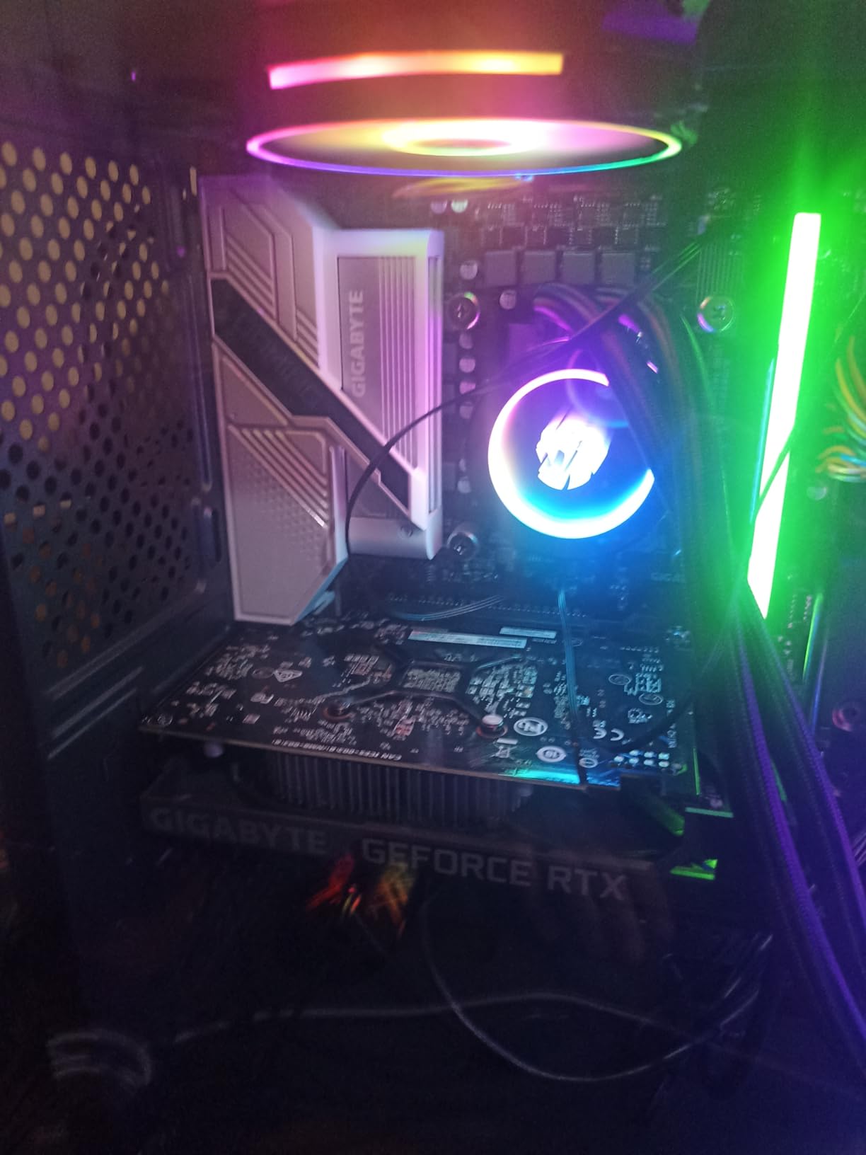 GIGABYTE H810M Gaming WIFI6 Intel Core Ultra (Series 2) LGA 1851 Motherboard, mATX, DDR5, 1x M.2, PCIe 5.0, USB-C, WIFI6, 2.5GbE LAN, EZ-Latch customer photo 1