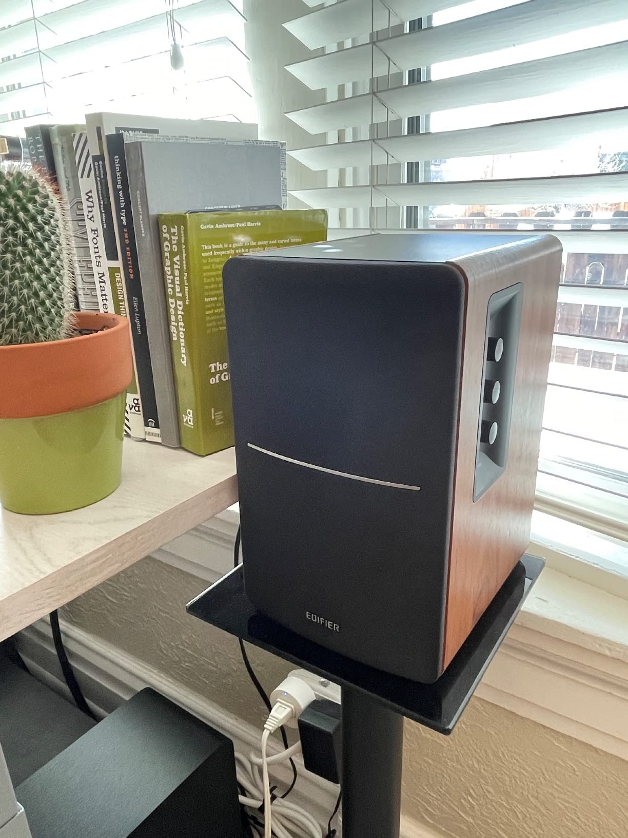 Edifier R1280DBs Active Bluetooth Bookshelf Speakers - Optical Input - 2.0 Wireless Studio Monitor Speaker - 42W RMS with Subwoofer Line Out - Black customer photo 2