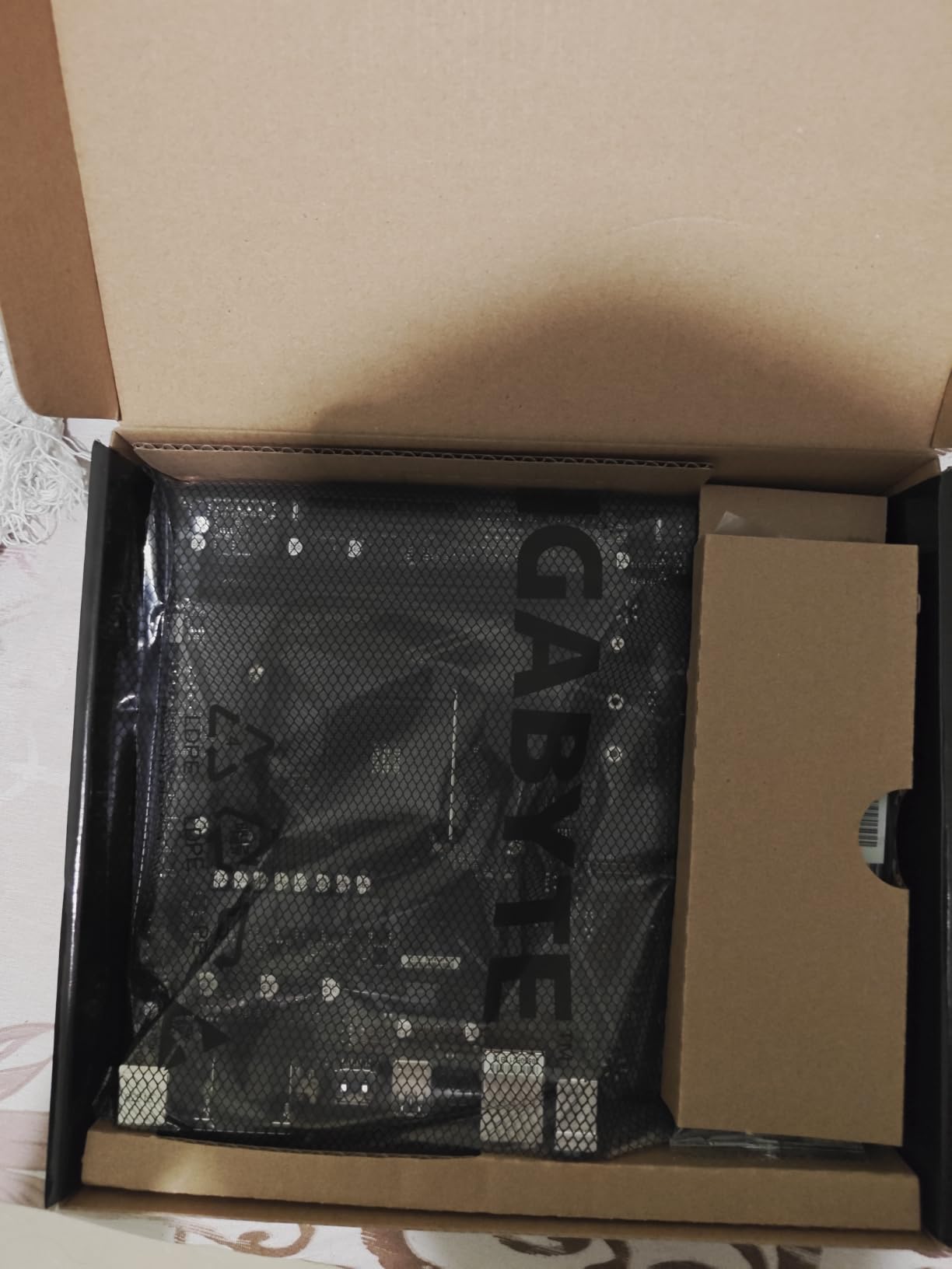 Gigabyte A520M S2H (AMD Ryzen AM4/MicroATX/4+3 Phases Digital PWM/Gigabyte Gaming GbE LAN/NVMe PCIe 3.0 x4 M.2/3 Display Interfaces/Q-Flash Plus/RGB Fusion 2.0/Motherboard) customer photo 1