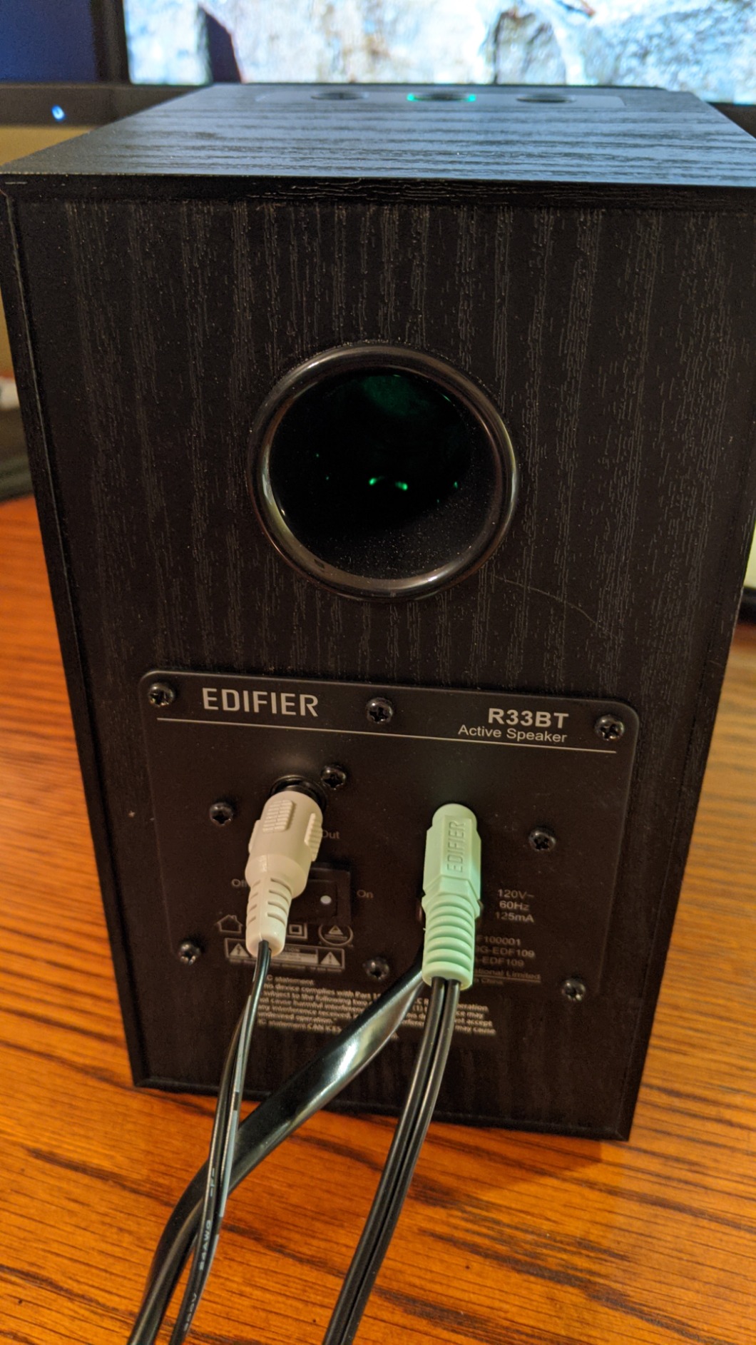 Edifier R33BT Active Bluetooth Computer Speakers - 2.0 Bookshelf Speaker - Powered Studio Monitor, Black - Pair customer photo 2