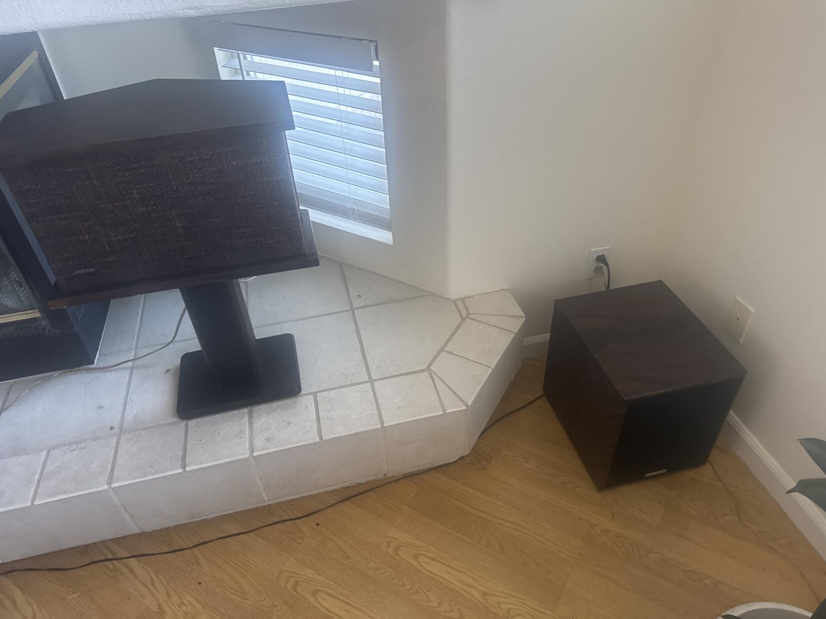 Rockville Rock Shaker 10 Black 600W Powered Subwoofer, Class-D Amp, Adjustable Crossover, MDF Enclosure, for Home Theater and Studio | 600W Peak, 300W RMS, RCA In/Out, High-Level In/Out, 20Hz-200Hz Response, MDF Enclosure, Class D Amplifier customer photo 2
