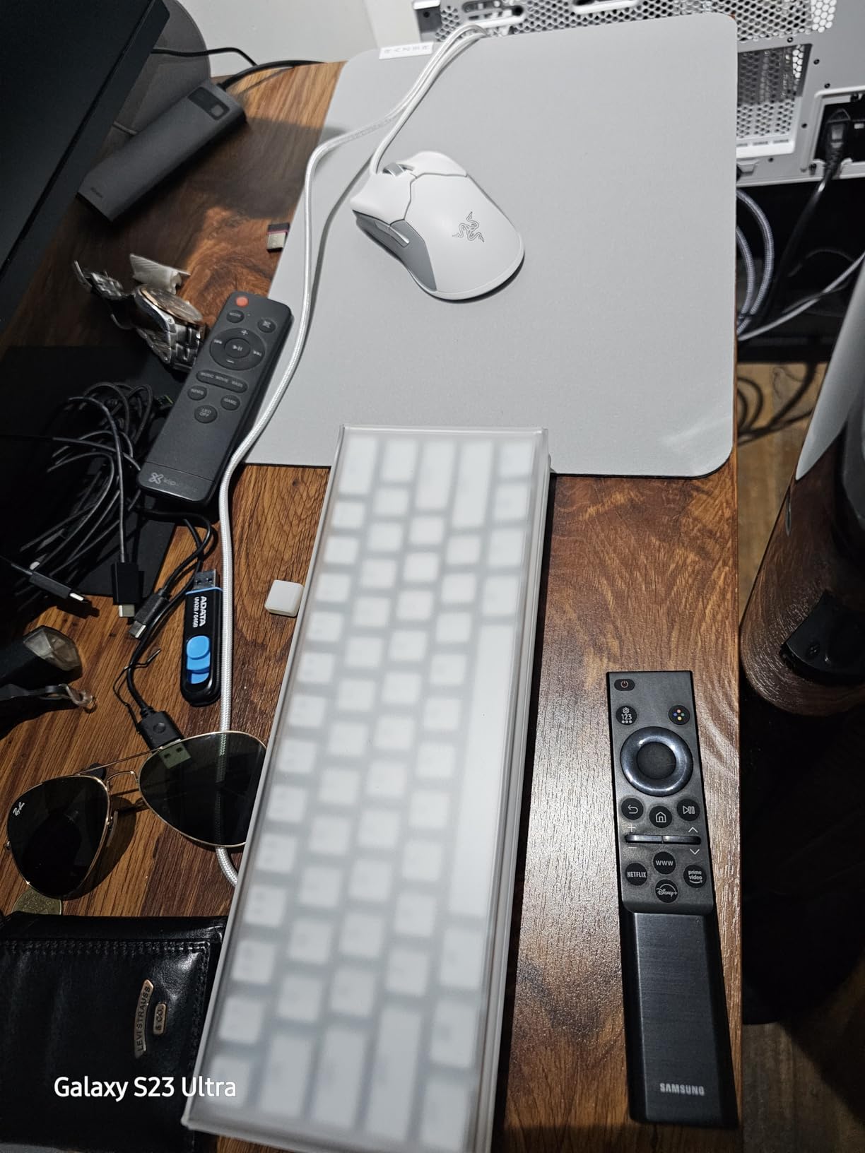 Razer Viper Ultralight Ambidextrous Wired Gaming Mouse: 2nd Generation Optical Mouse Switches 5G Optical Sensor - 71g Lightweight Design - Speedflex Cable - Mercury White customer photo 1