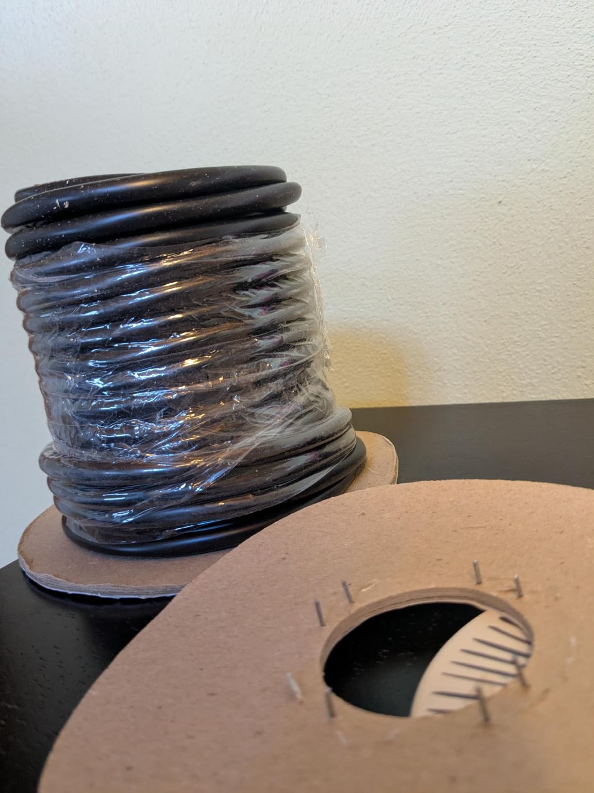 Monoprice Speaker Wire - CL2 Rated, 2-Conductor, 14AWG, PVC Jacket, 99.9% Oxygen-Free Pure Bare Copper, 50 Feet, Black customer photo 1
