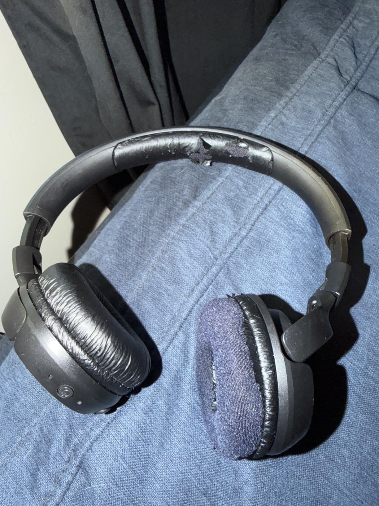 JBL Tune 510BT - Bluetooth headphones with up to 40 hours battery, microphone for call, foldable and comfortable, Android and iOs compatible (Black) customer photo 2