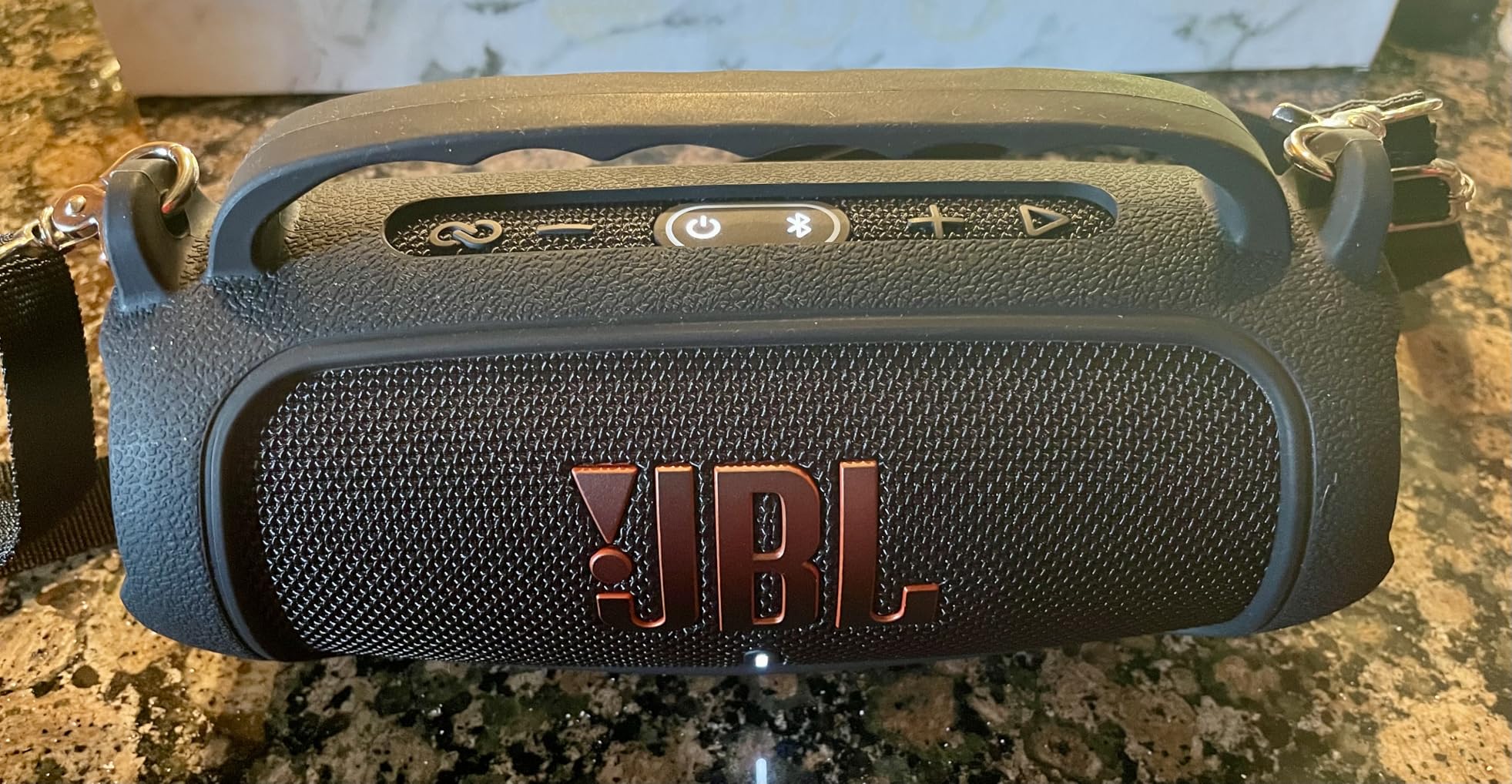 JBL Charge 5 - Portable Waterproof Speaker - Black, Bold JBL Original Pro Sound, 20 hours of playtime, IP67 waterproof and dustproof, Wireless Bluetooth Streaming customer photo 2