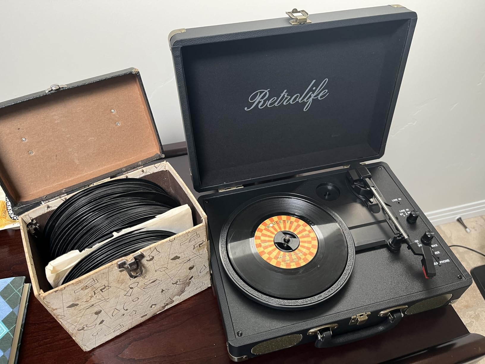 Retrolife Vinyl Record Player 3-Speed Bluetooth Suitcase Portable Belt-Driven Record Player with Built-in Speakers RCA Line Out AUX in Headphone Jack Vintage Turntable,Black customer photo 1
