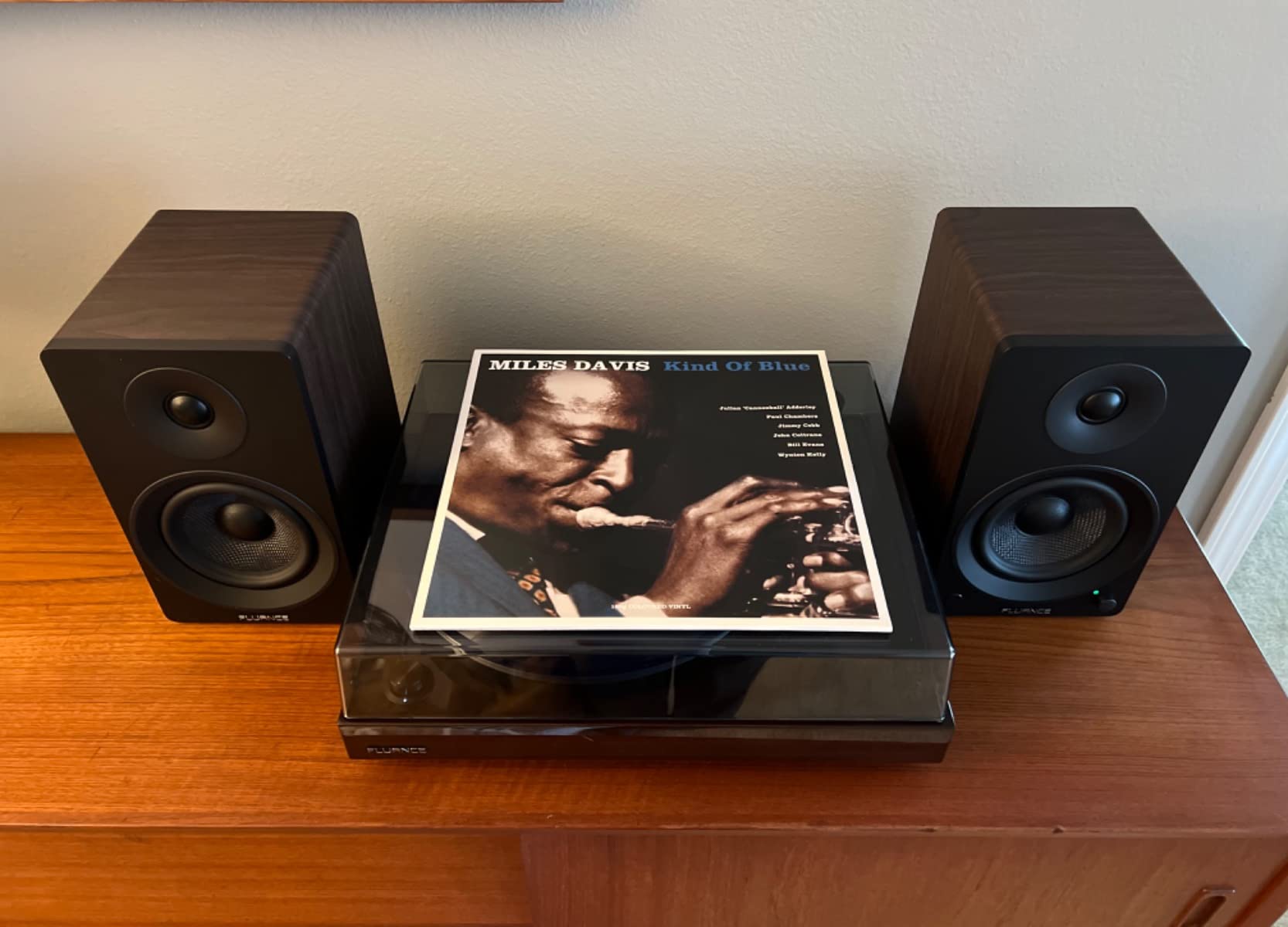 Fluance RT81 Elite High Fidelity Vinyl Turntable with Ai41 Powered Bookshelf Speakers, Bluetooth customer photo 2