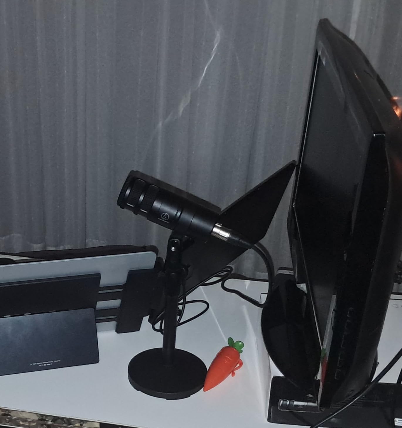 Audio-Technica AT2040 Hypercardioid Dynamic Podcast Microphone customer photo 1