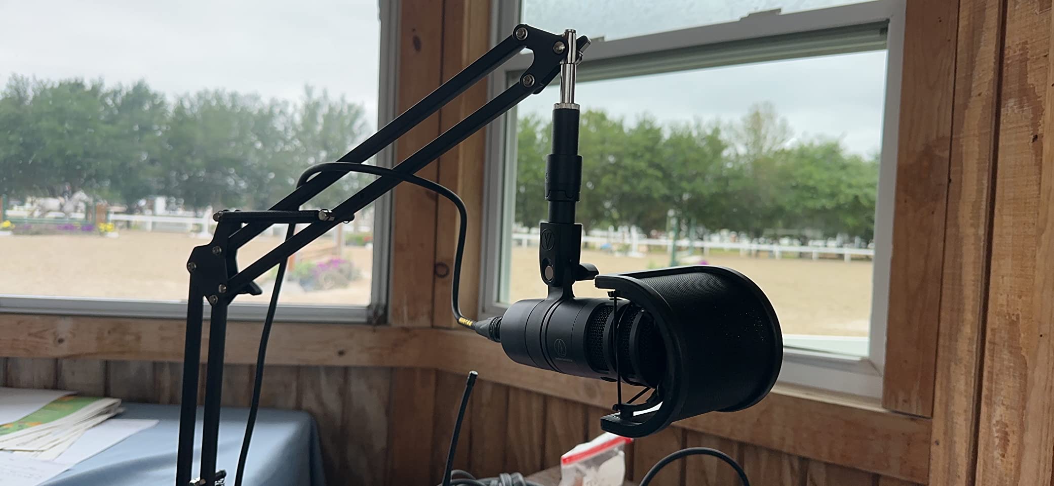 Audio-Technica AT2040 Hypercardioid Dynamic Podcast Microphone customer photo 2