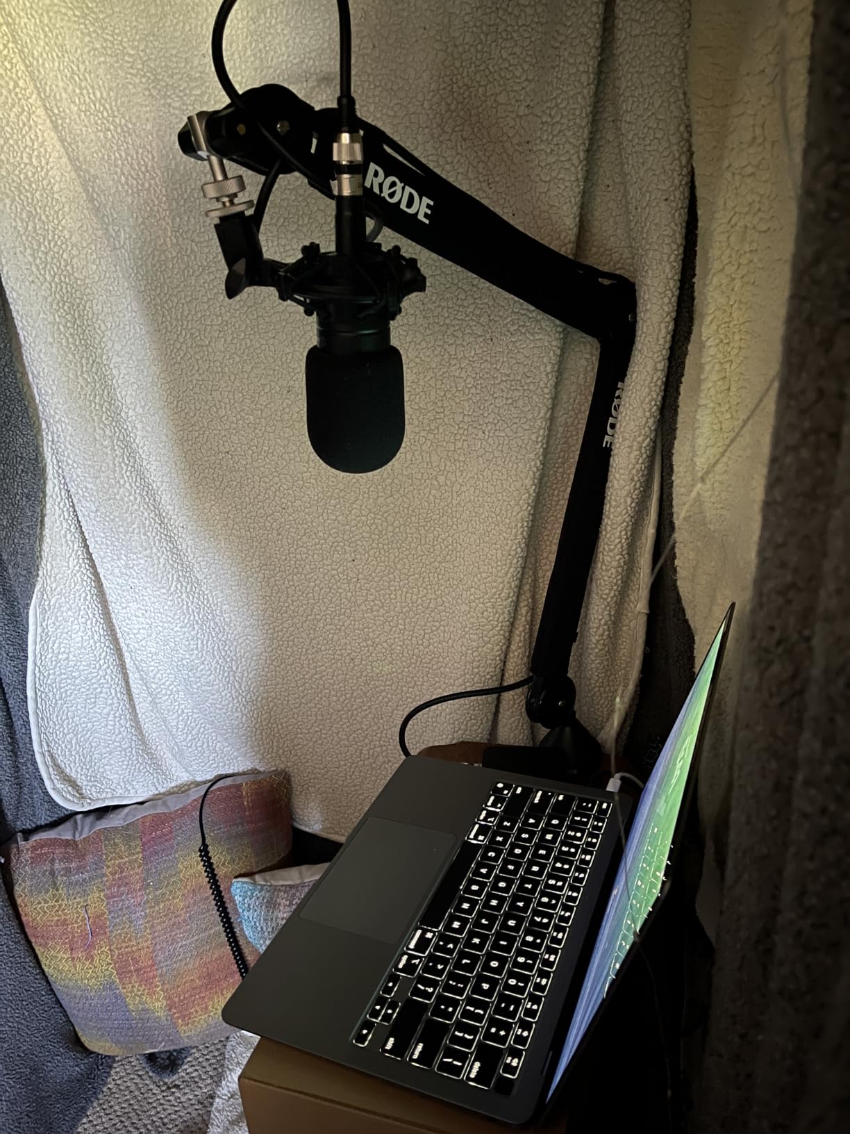 RØDE PSA1+ Professional Studio Arm with Spring Damping and Cable Management, Black customer photo 2
