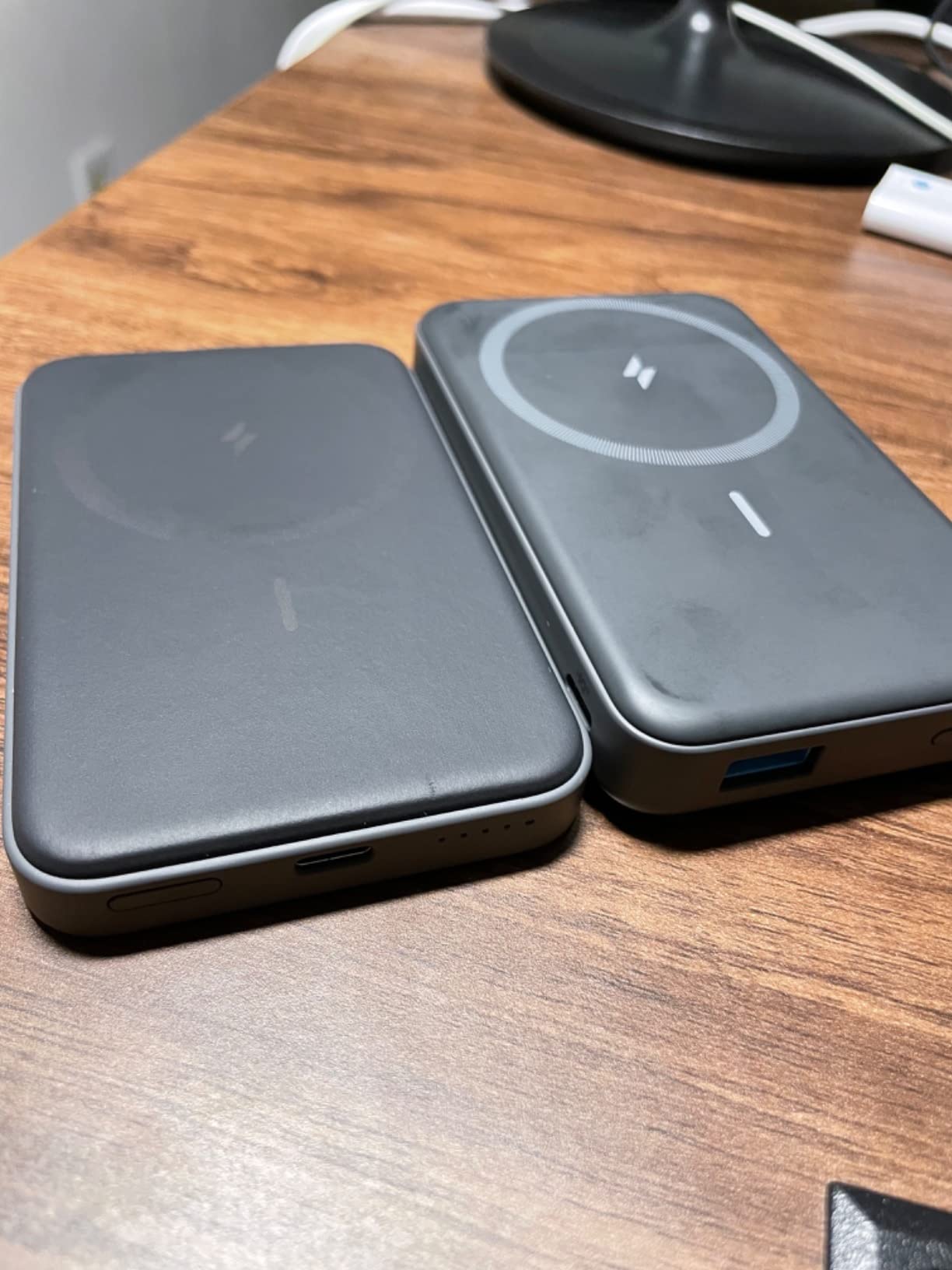 Anker 633 Magnetic Power Bank with Stand, 10,000mAh Portable Charger | Foldable Wireless Charger with 20W USB-C Power Delivery, MagSafe-Compatible for iPhone 16 / 15 / 14 / 13 / 12 Series (Black) customer photo 2