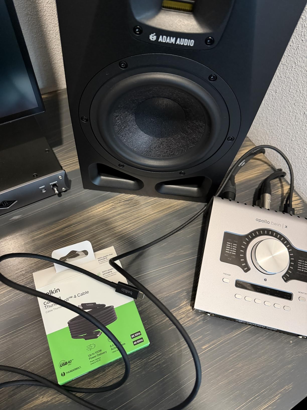 Belkin Thunderbolt 4 Cable (1M, 3.3ft Power Cable), USB-C to USB-C Cable w/ 100W Power Delivery, USB 4 Compliant, Compatible with Thunderbolt 3, MacBook Pro, eCPU & More - Intel Thunderbolt Certified customer photo 2