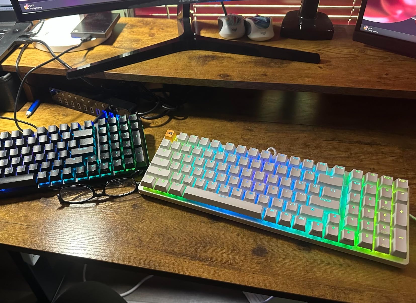 GMMK 2 Gaming Mechanical Keyboard - Hotswap Cherry MX Style Linear Switches - Full Size Wired Keyboard - Double Shot Keycaps, RGB - 96%, Black customer photo 1