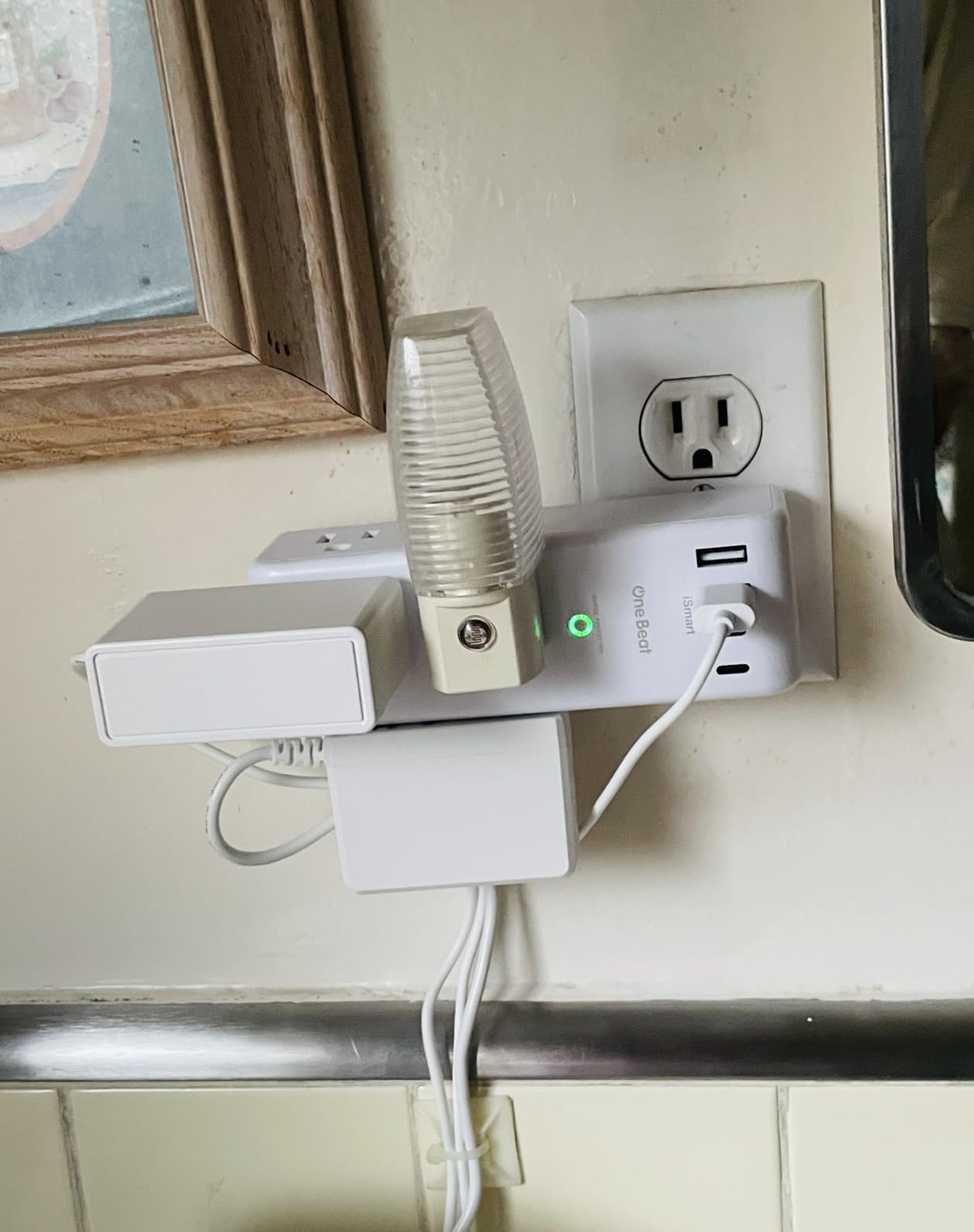 Surge Protector Outlet Extender with Rotating Plug, Multi Plug Wall Outlet | 6 AC Outlet Splitter 4 USB Ports (2 USB C), 1800J USB Wall Charger, Plug Adapter Power Strip for Home Office Dorm Room Travel customer photo 1