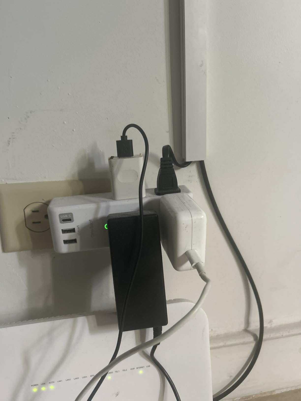 Surge Protector Outlet Extender with Rotating Plug, Multi Plug Wall Outlet | 6 AC Outlet Splitter 4 USB Ports (2 USB C), 1800J USB Wall Charger, Plug Adapter Power Strip for Home Office Dorm Room Travel customer photo 2