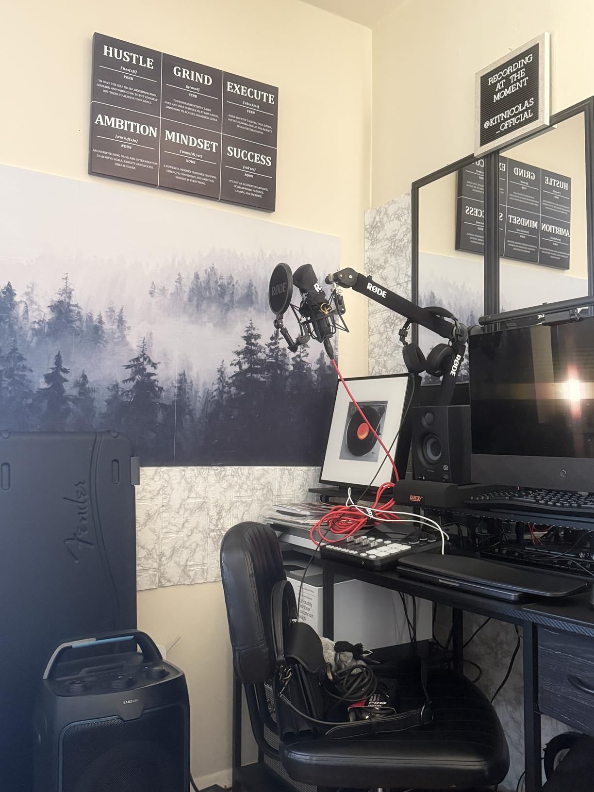 RØDE NT1 5th Gen Large-Diaphragm Studio Condenser Microphone - XLR & USB Outputs - Shock Mount & Pop Filter Included - Music Production, Vocal Recording, Podcasting - Black - Professional Audio customer photo 2