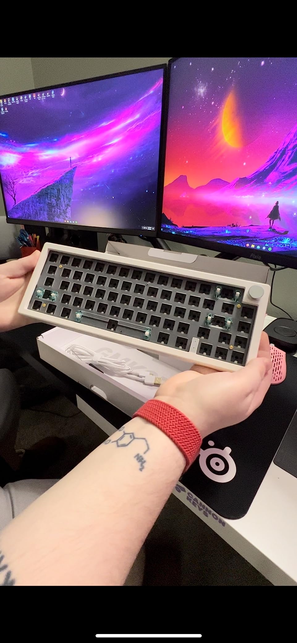 GMK67 Barebones Keyboard Kit, VIA Programmable Custom BT5.0/2.4GHz/Type-C Tri-Mode Gasket Mounted Hot Swap RGB 4000mAh Wireless 65% Mechanical Gaming Keyboard DIY Kit with Knob (White) customer photo 2