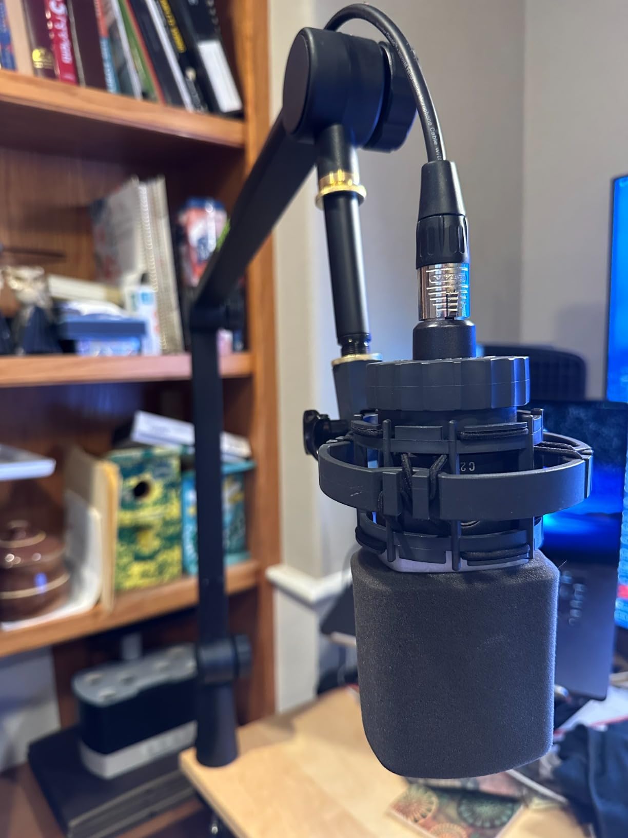 Shure by Gator Deluxe Articulating Desktop Podcasting Mic Boom Arm with Cable Management Channel; (SH-BROADCAST1) customer photo 2