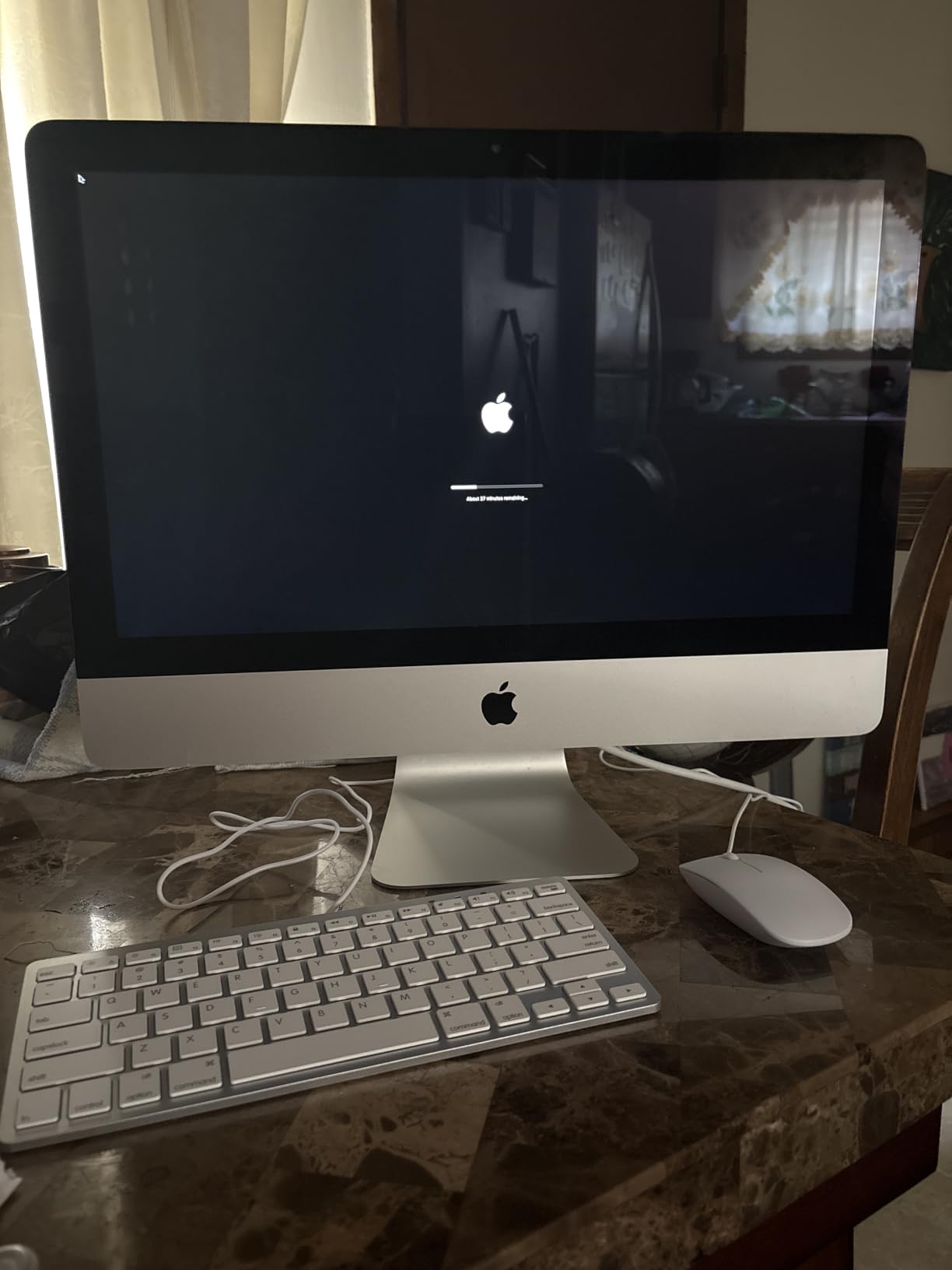Apple 2017 iMac with 2.3GHz Intel Core i5, 21.5-inch, 8GB RAM, 256GB SSD Storage (Renewed) customer photo 2
