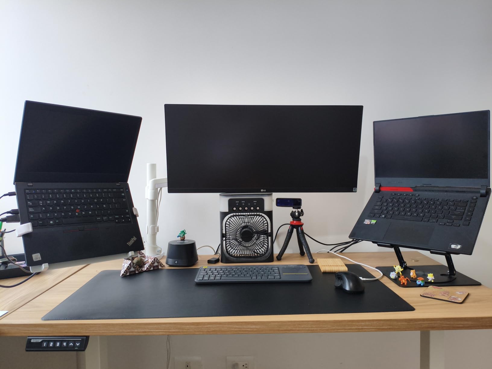 UGREEN HDMI KVM Switch 1 Monitor 2 Computers, 4K@60Hz, with 4 USB Ports, Sharing One Monitor Keyboard Mouse Printer, with 2 HDMI + 2 USB Cables, Desktop Controller customer photo 2