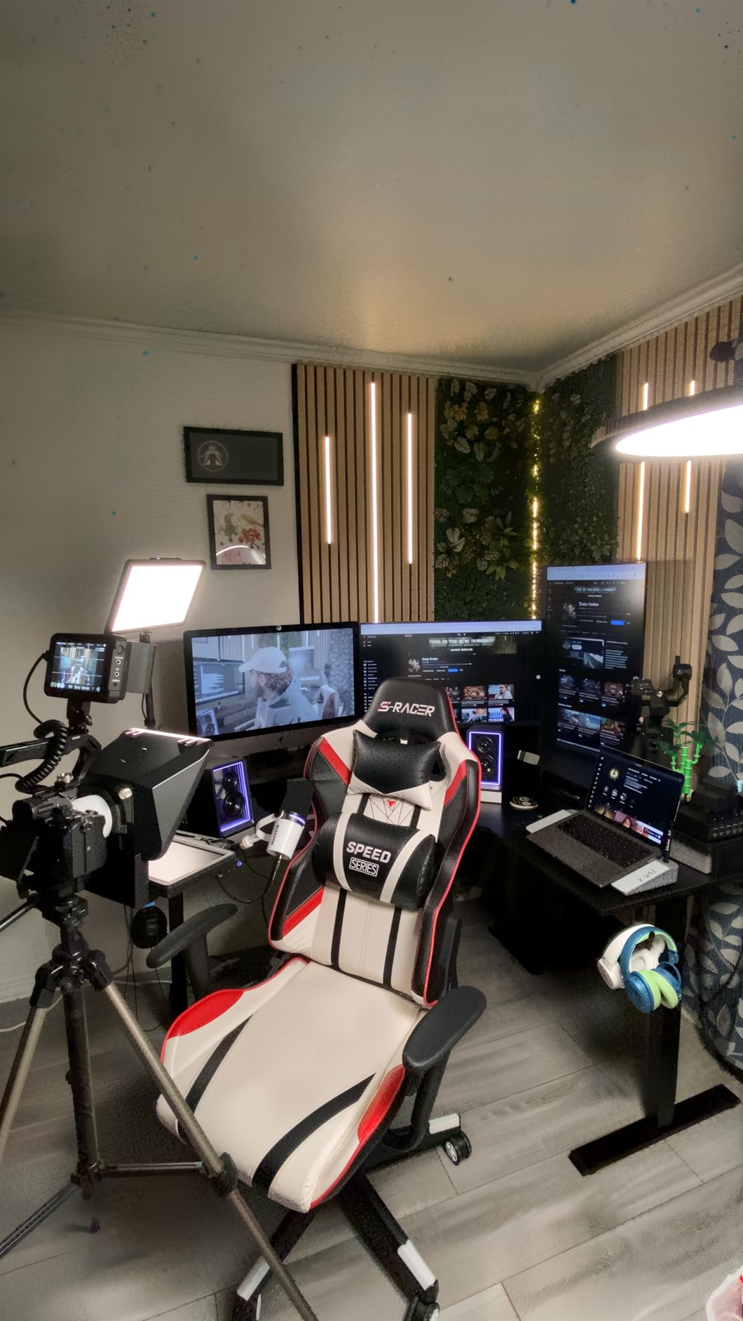 Elgato Prompter, Teleprompter with Built-in Screen | Drag-and-drop display, Supports DSLR, webcam, smartphone, Read chat or scripts, Works with Mac, PC, Stream Deck customer photo 2
