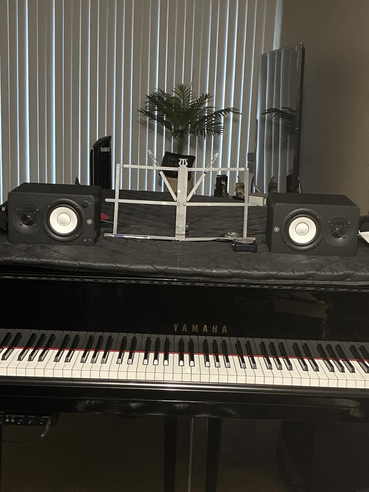 Yamaha HS4 Powered Studio Monitor in Black, Pair (HS4 B) customer photo 1