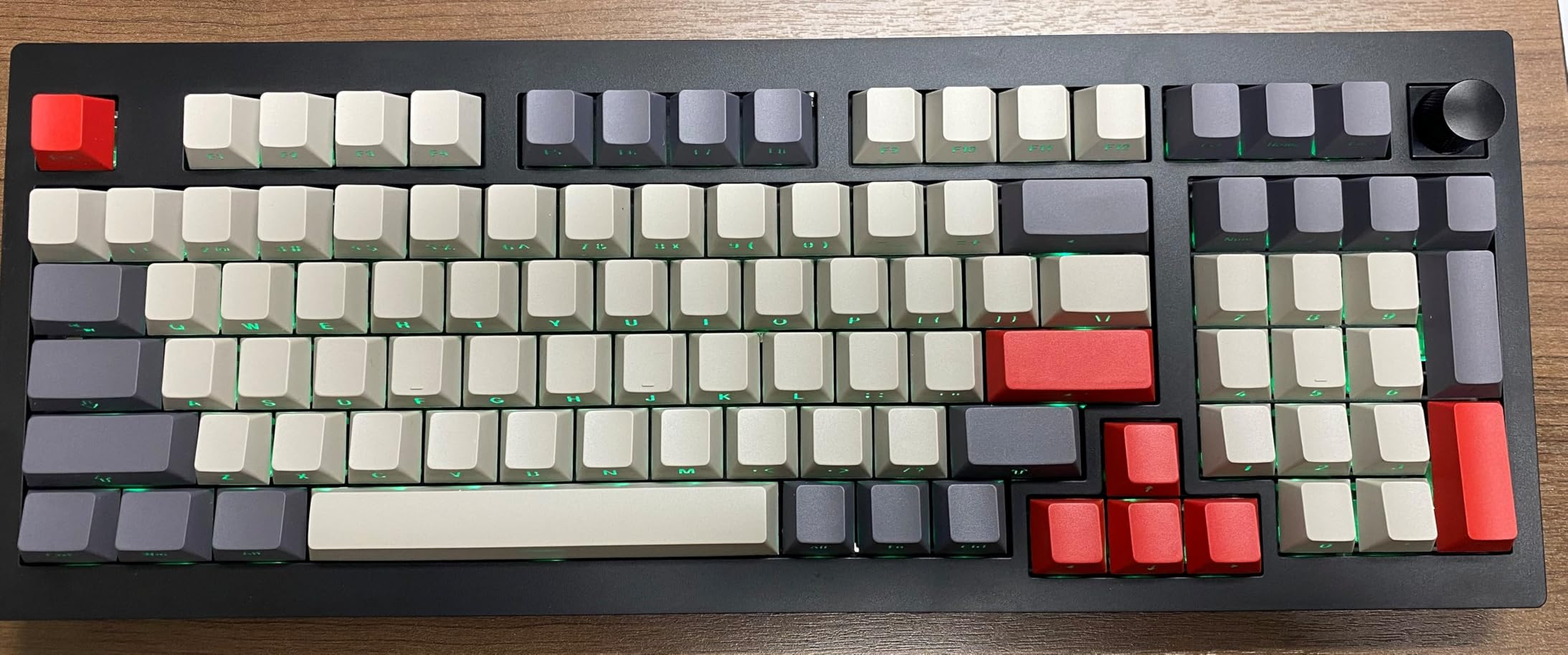 Keychron V5 Max Custom Wireless Mechanical Gaming Keyboard with Number Pad, 96% Layout QMK/VIA 2.4 GHz/Bluetooth 5.1/Wired, RGB Backlit Hot-Swappable Gateron Banana Switch for Mac Windows Linux customer photo 1