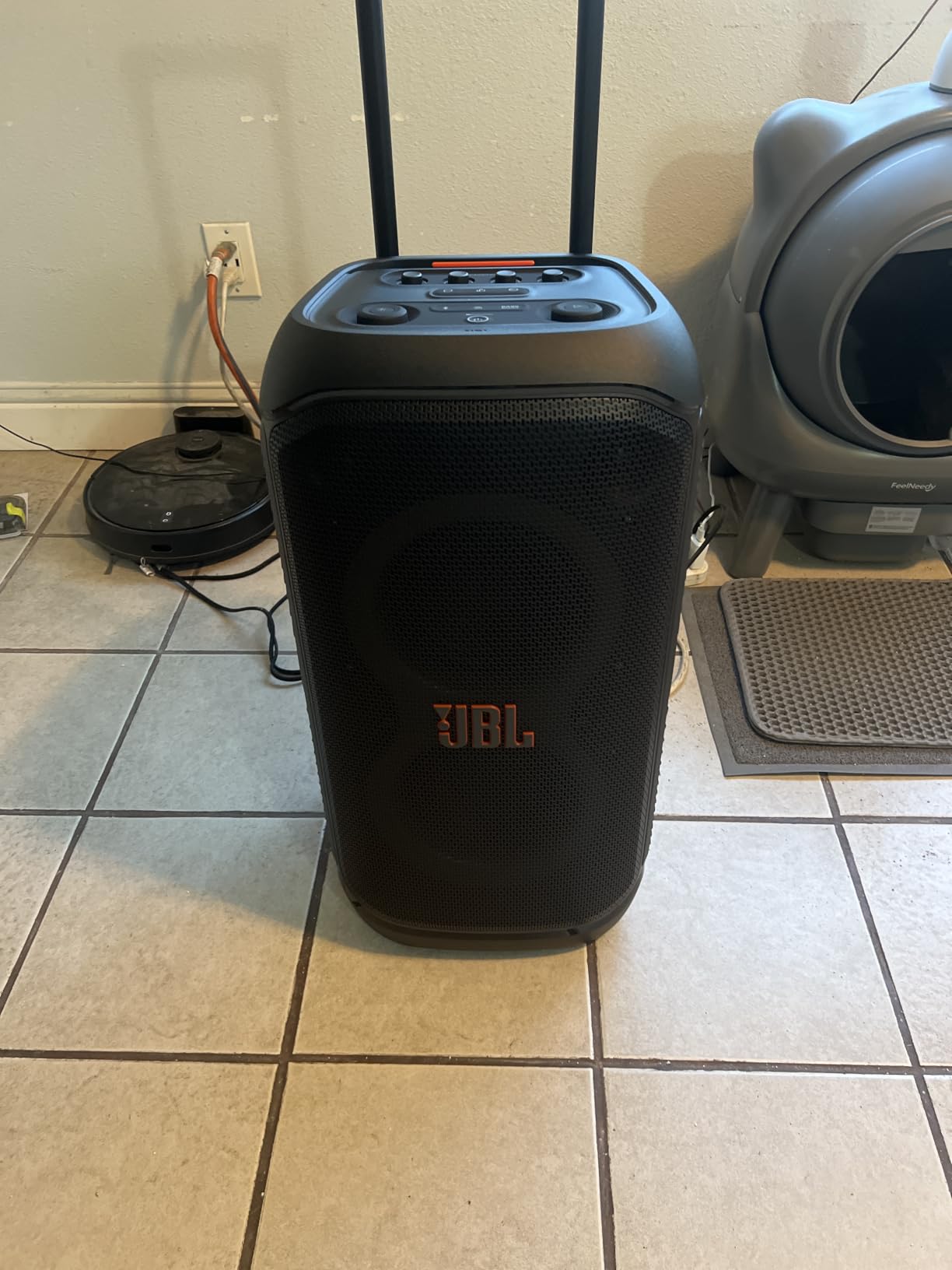 JBL PartyBox Stage 320 - Portable Party Speaker with Telescopic Handle & Wide, Sturdy Wheels, Powerful JBL Pro Sound, Futuristic lightshow, Up to 18 Hours of Play time, Splash Proof (Black) customer photo 2